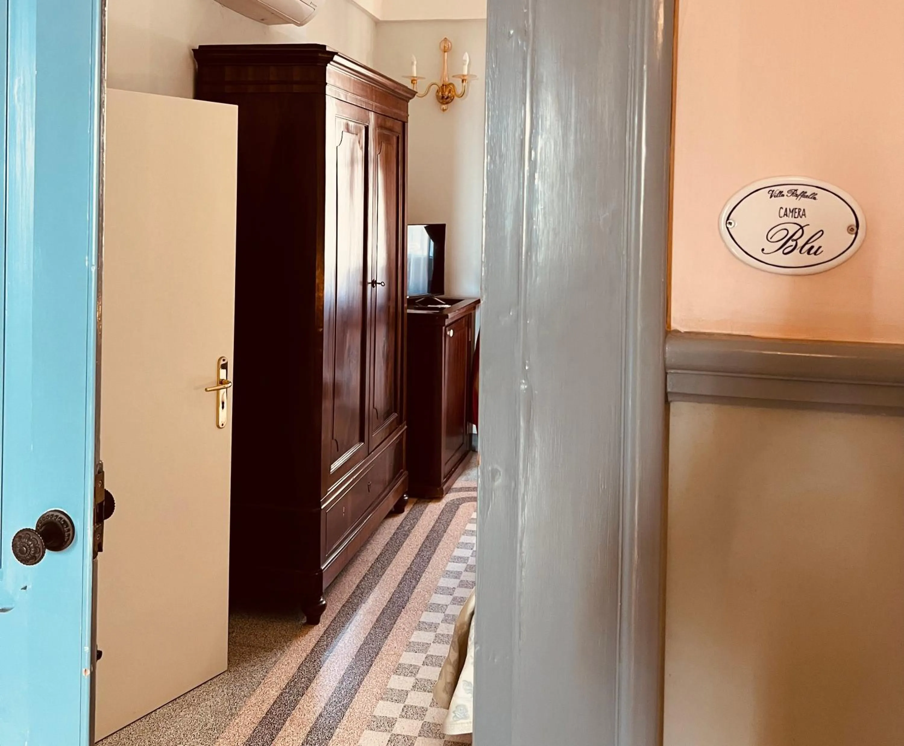 Photo of the whole room in Villa Raffaella