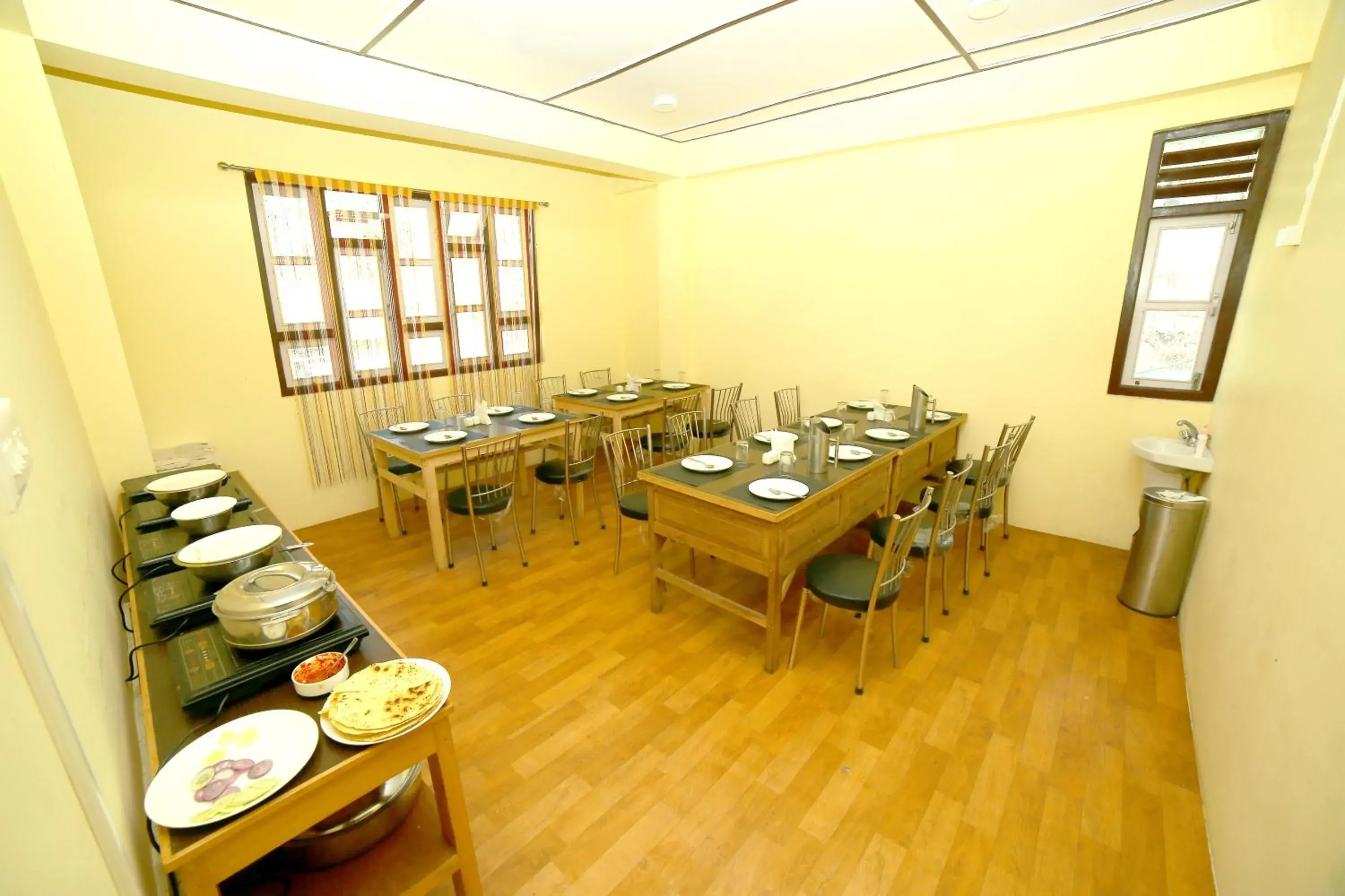 Restaurant/places to eat in Rufina Lachung Deezong Restaurant/places to eat in Rufina Lachung Deezong