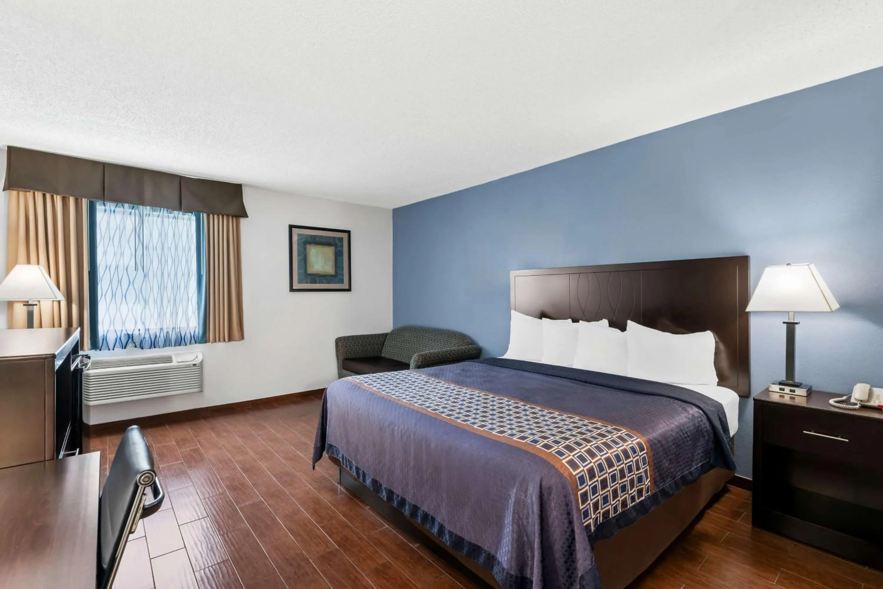 Bedroom, Bed in SureStay Plus Hotel by Best Western Lubbock Medical Center