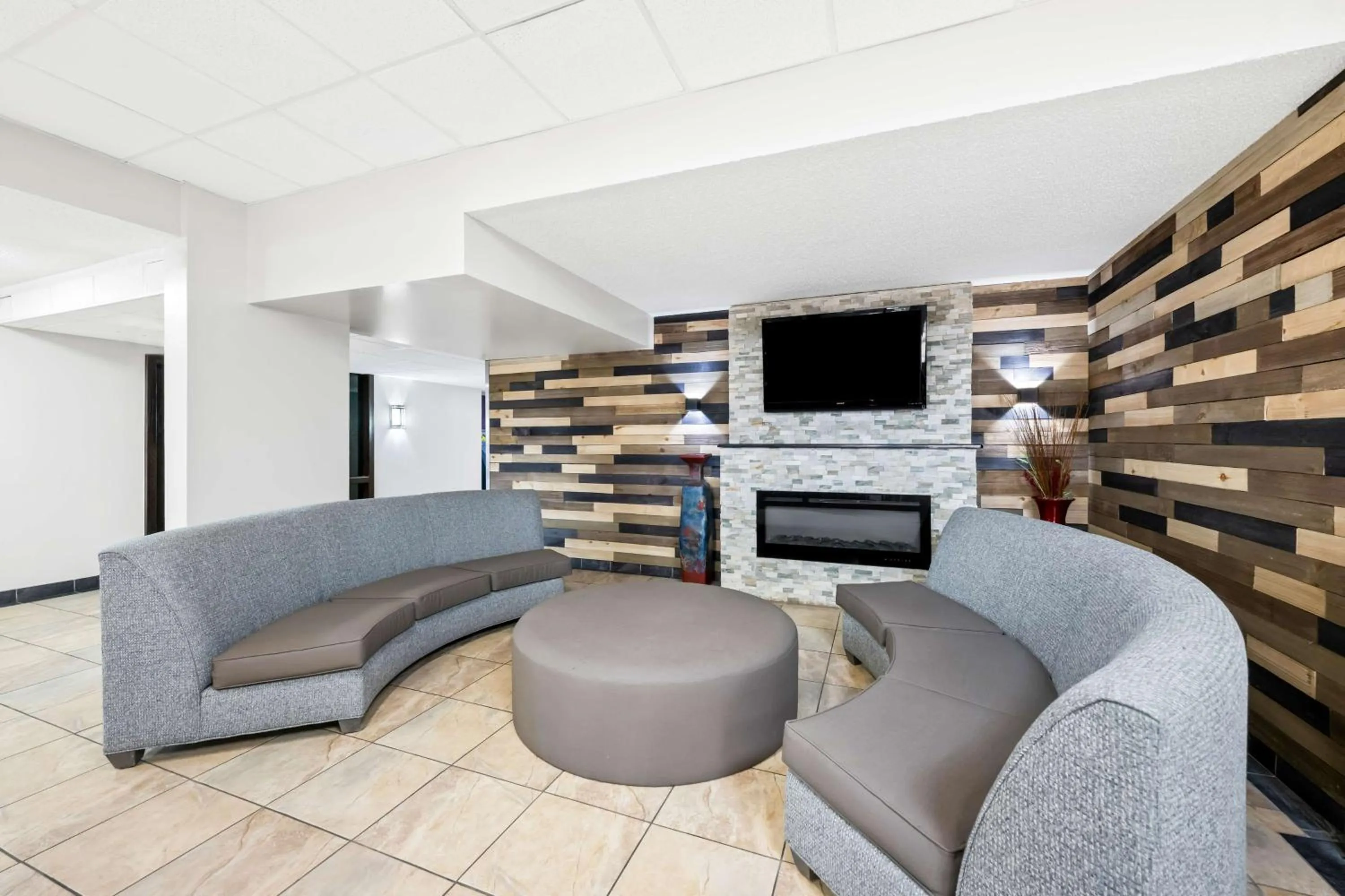 Lobby or reception in SureStay Plus Hotel by Best Western Lubbock Medical Center