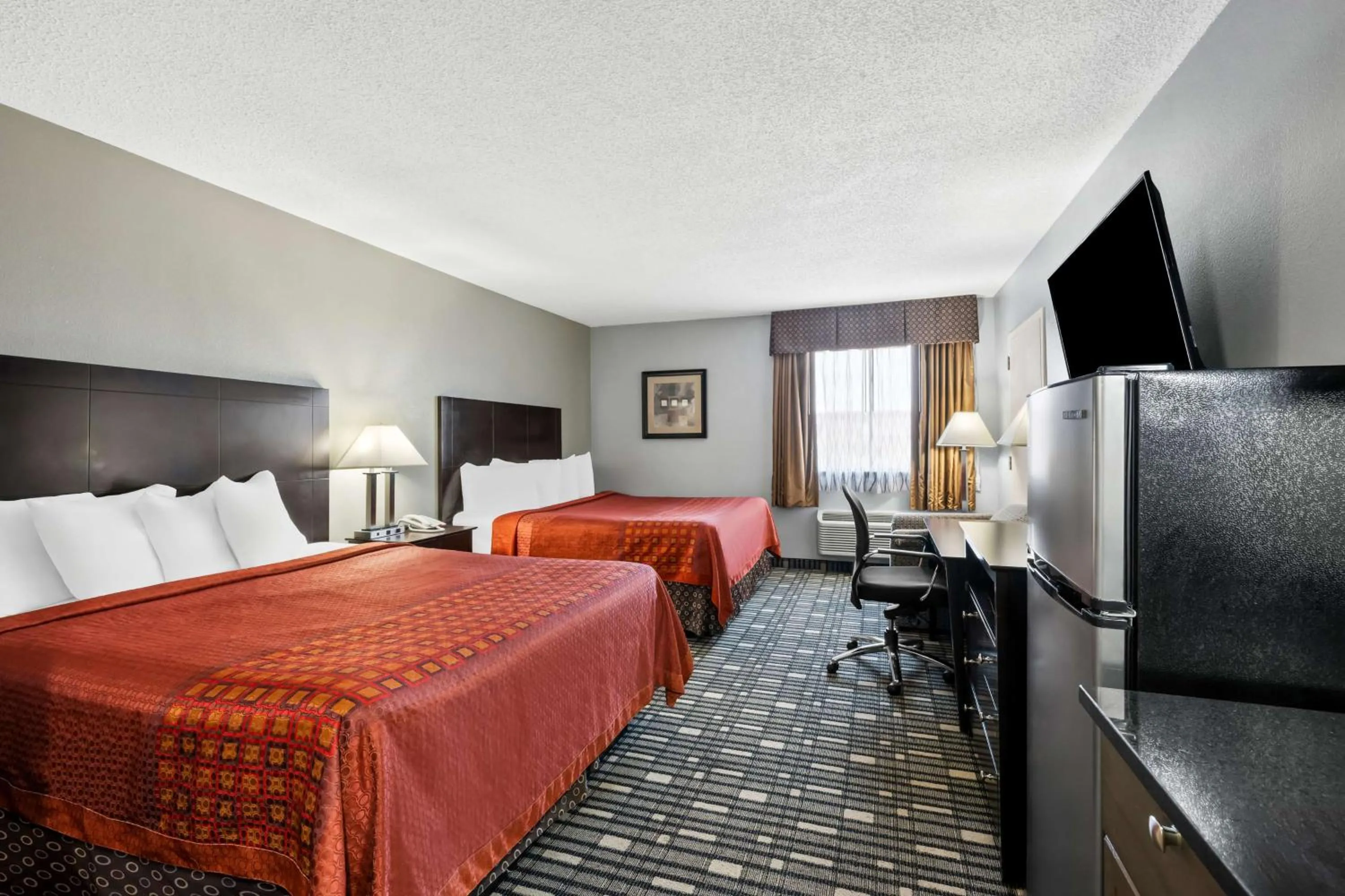 Bedroom, Bed in SureStay Plus Hotel by Best Western Lubbock Medical Center