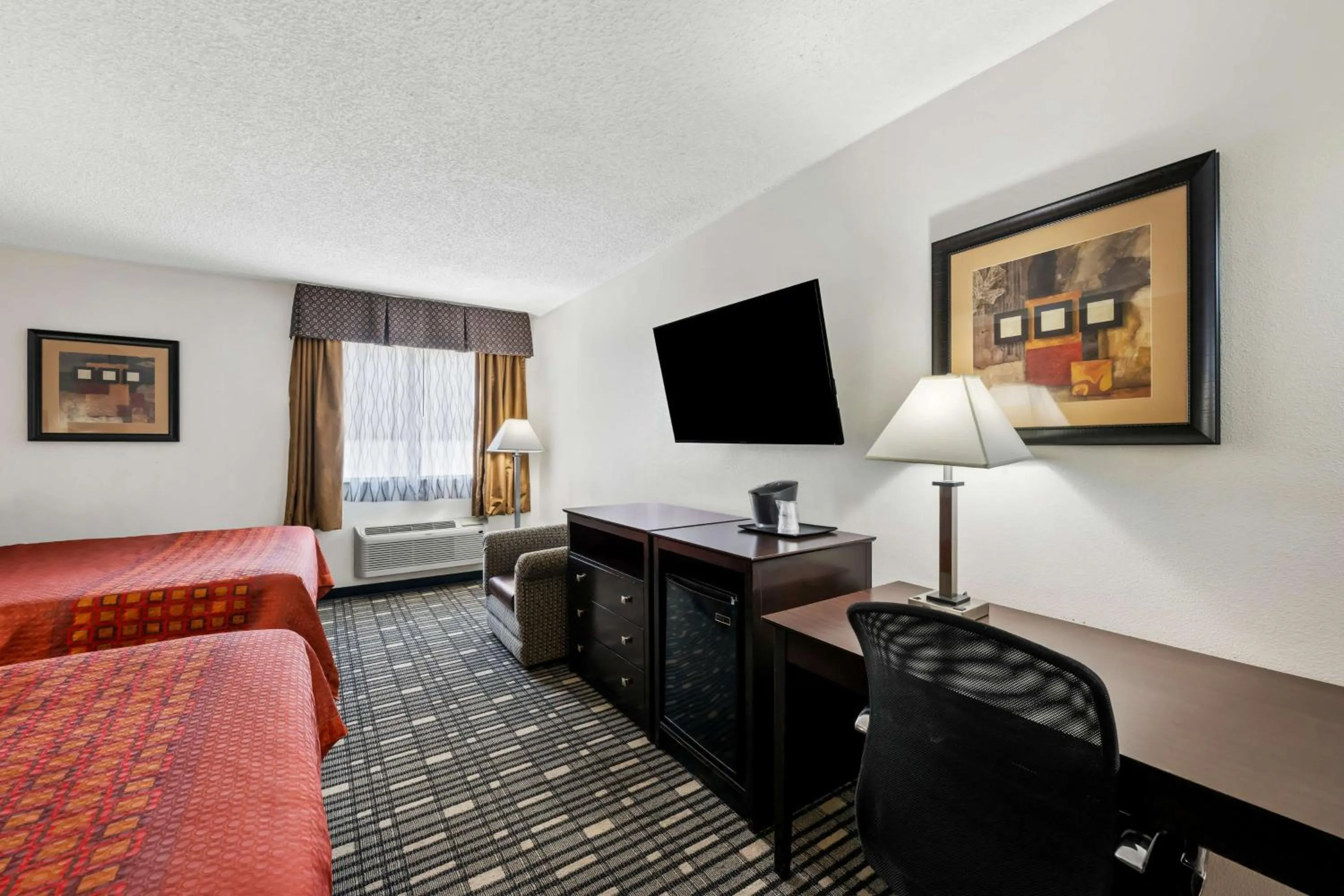 Bedroom, Bed in SureStay Plus Hotel by Best Western Lubbock Medical Center