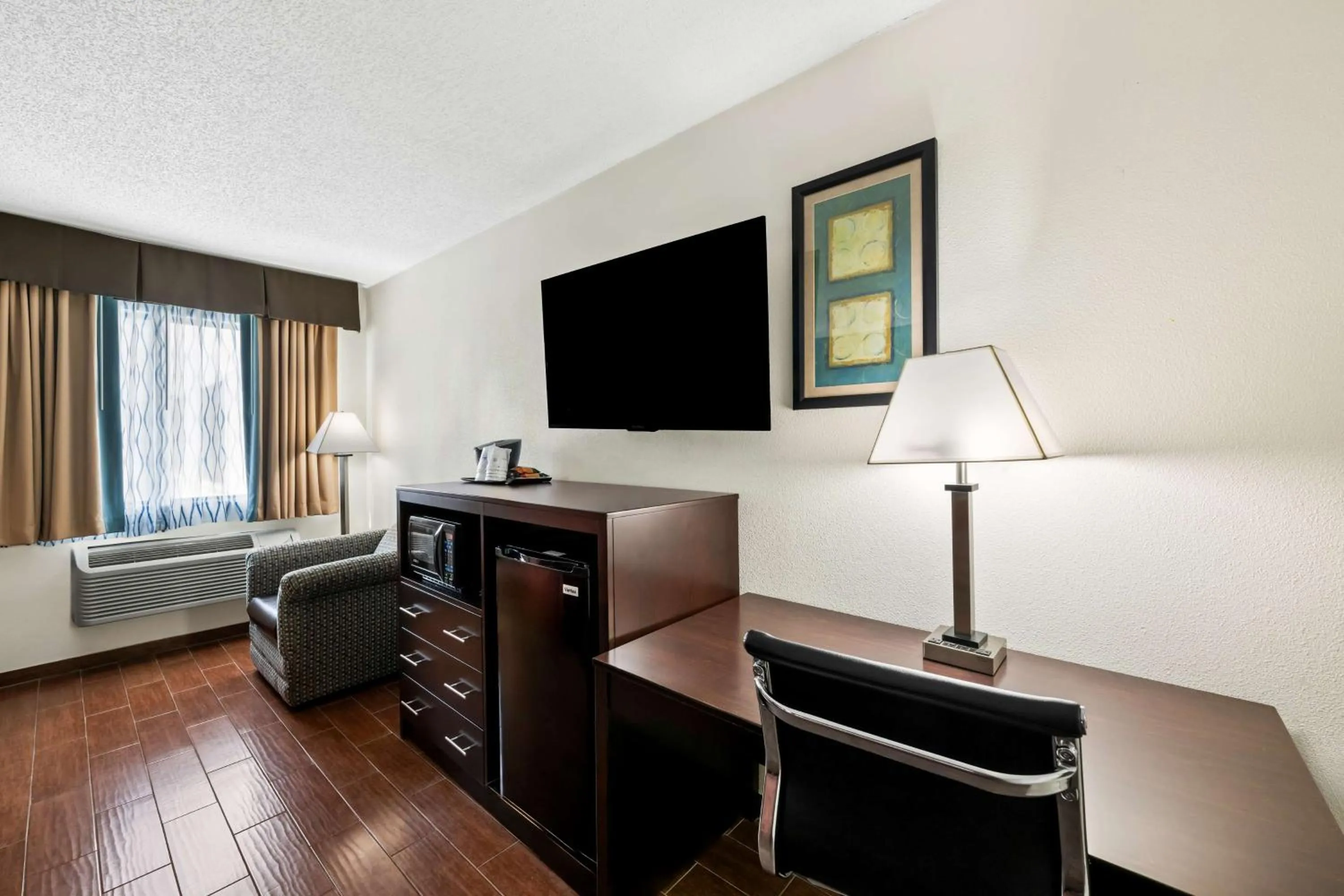 Bedroom in SureStay Plus Hotel by Best Western Lubbock Medical Center