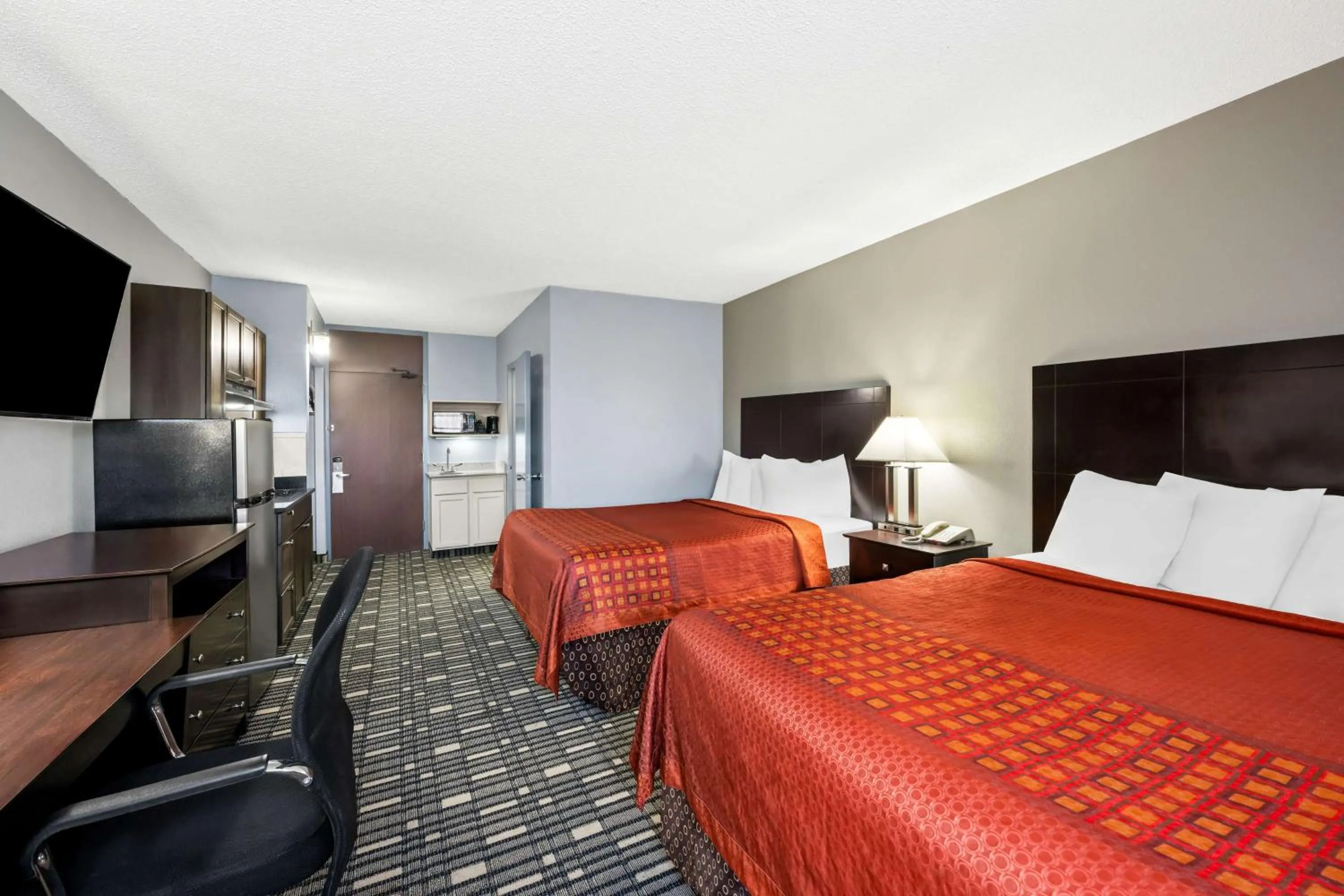 Bedroom, Bed in SureStay Plus Hotel by Best Western Lubbock Medical Center