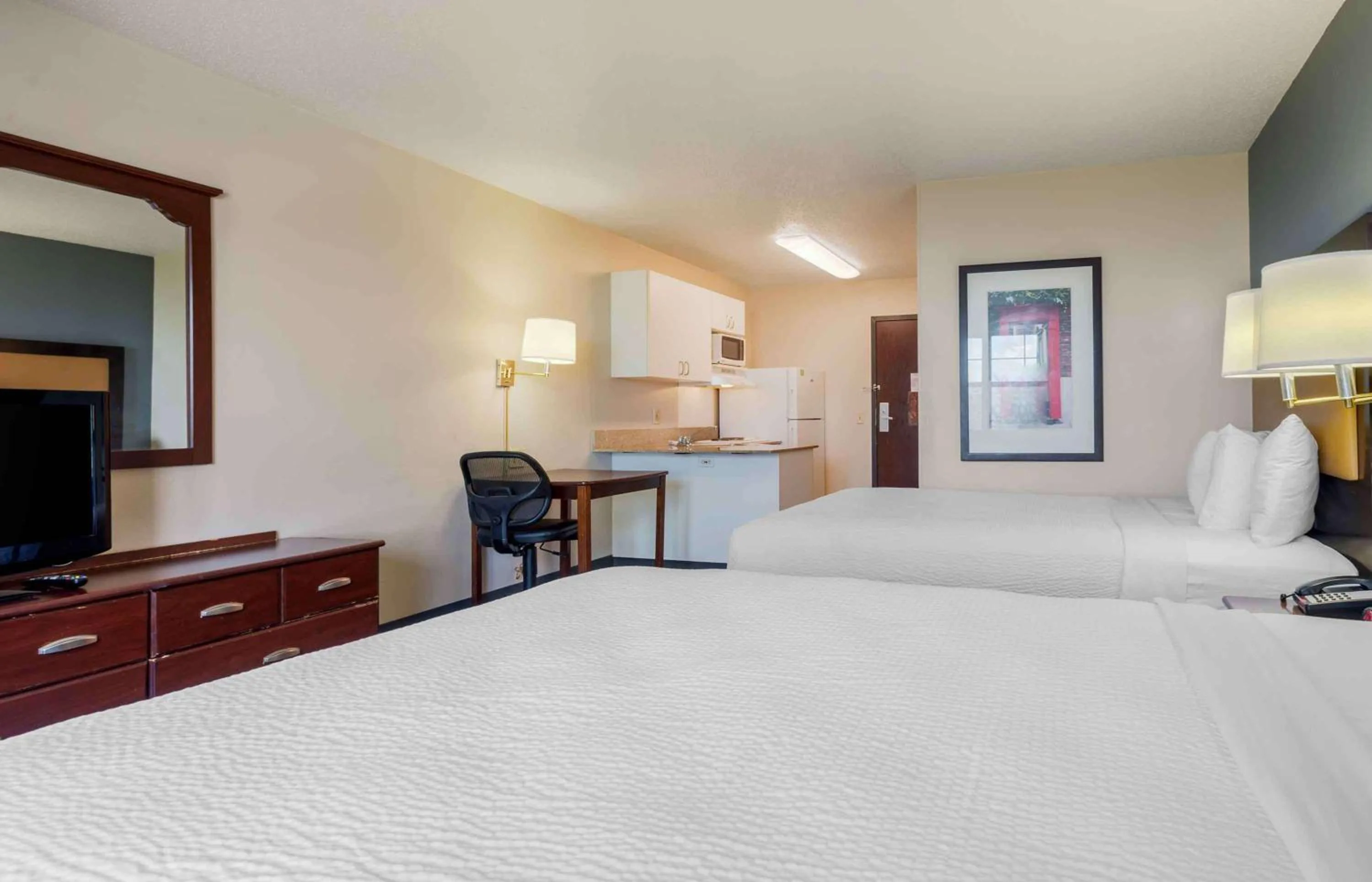 Bedroom, Bed in Extended Stay America Suites - Elizabeth - Newark Airport