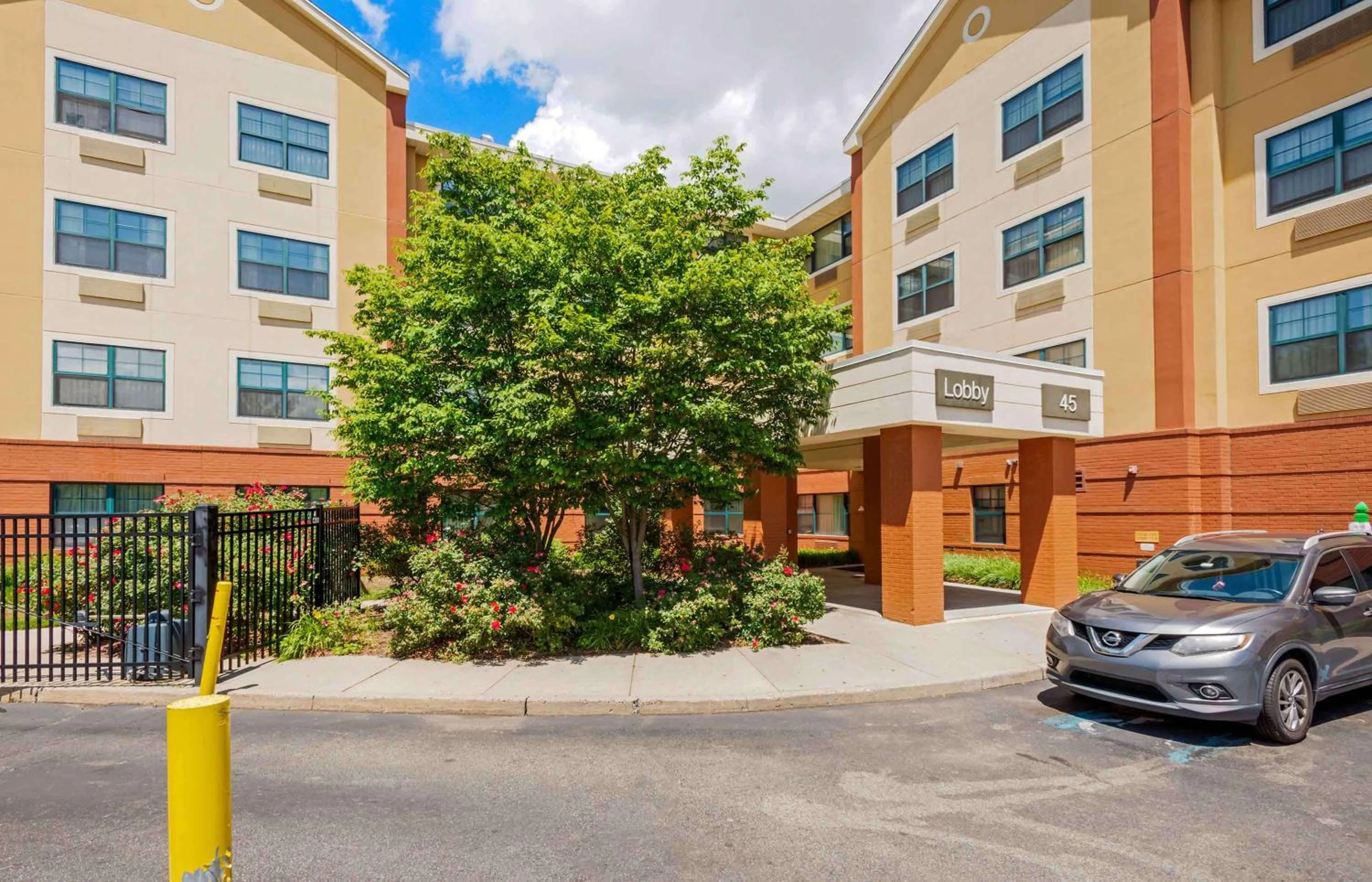Property building in Extended Stay America Suites - Elizabeth - Newark Airport