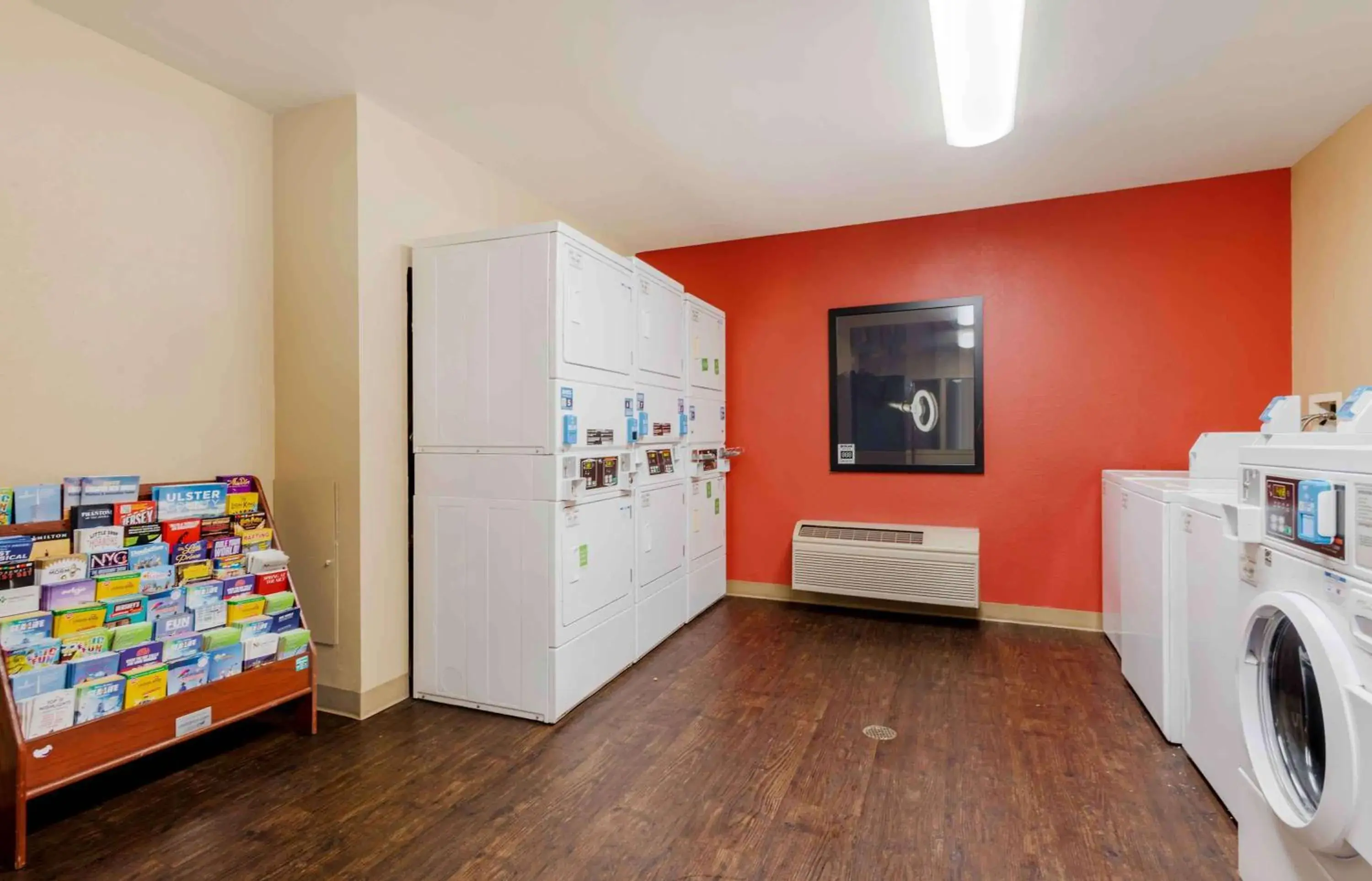 Property building in Extended Stay America Suites - Elizabeth - Newark Airport Property building in Extended Stay America Suites - Elizabeth - Newark Airport