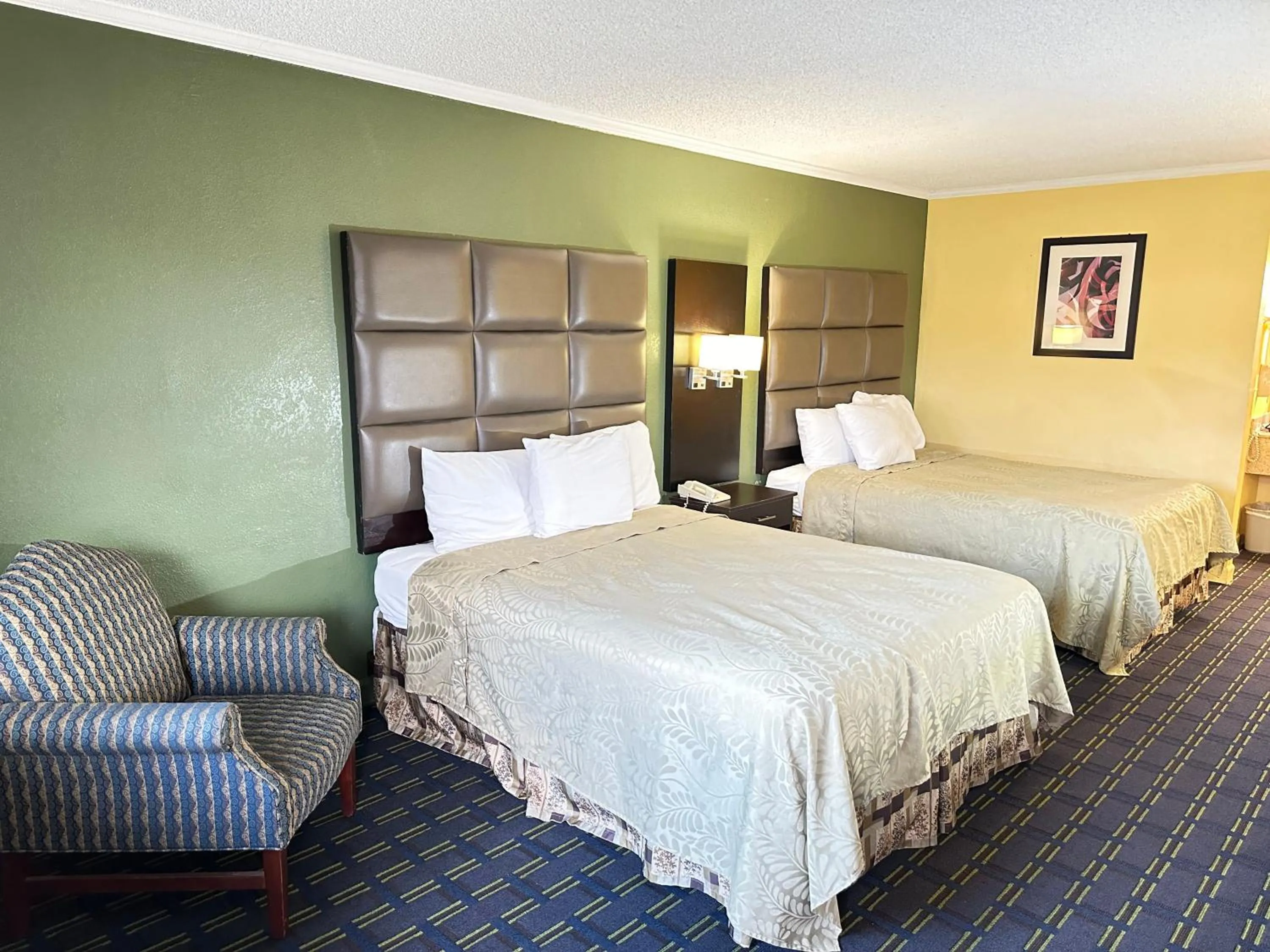 Bed in Rodeway Inn & Suites Plymouth Hwy 64