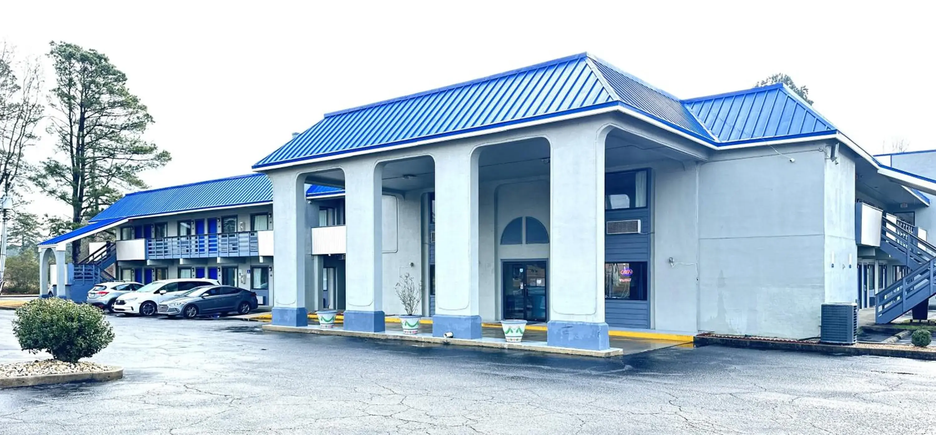 Property building in Rodeway Inn & Suites Plymouth Hwy 64 Property building in Rodeway Inn & Suites Plymouth Hwy 64