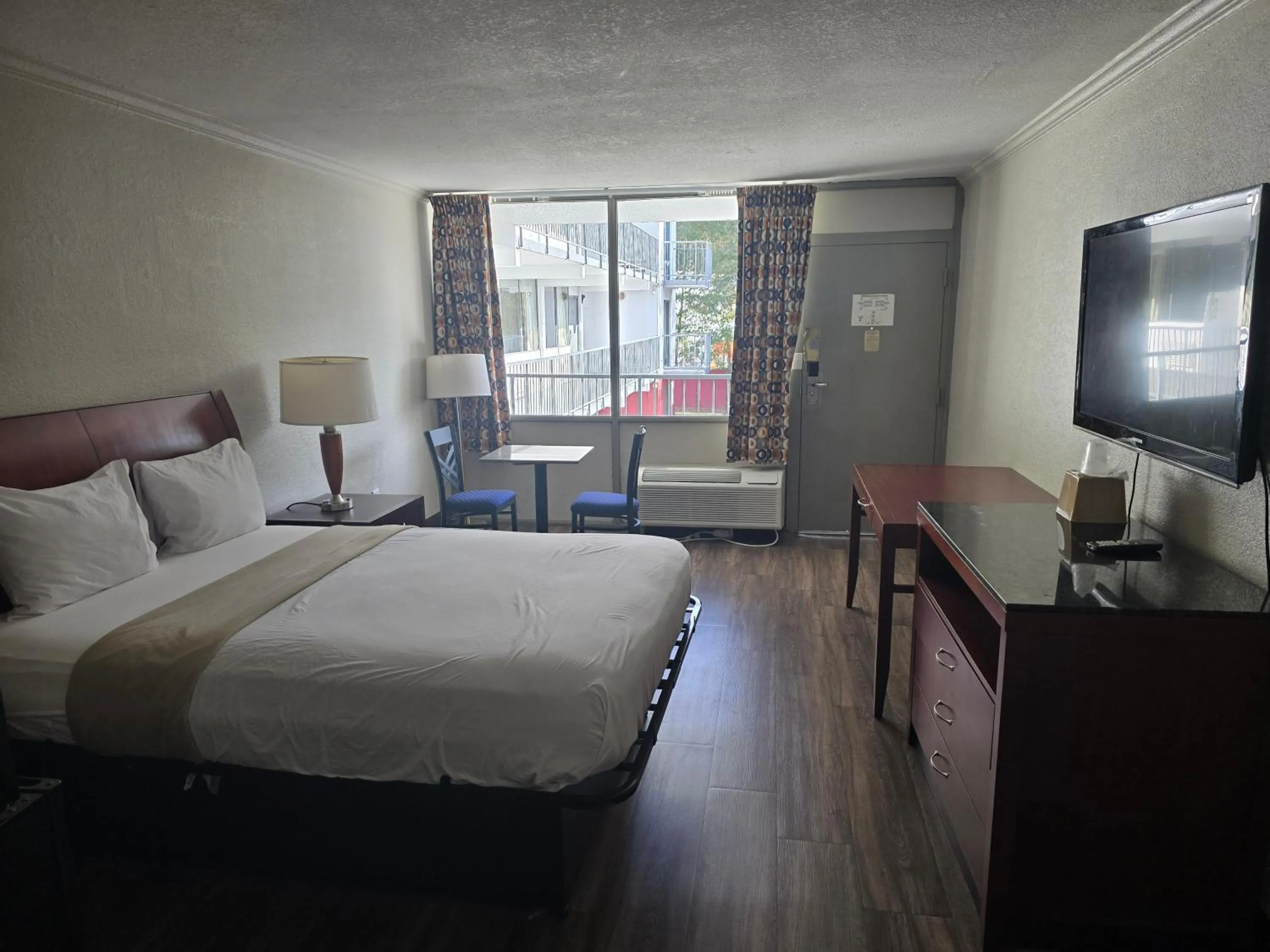 Bedroom in Days Inn by Wyndham Raleigh South