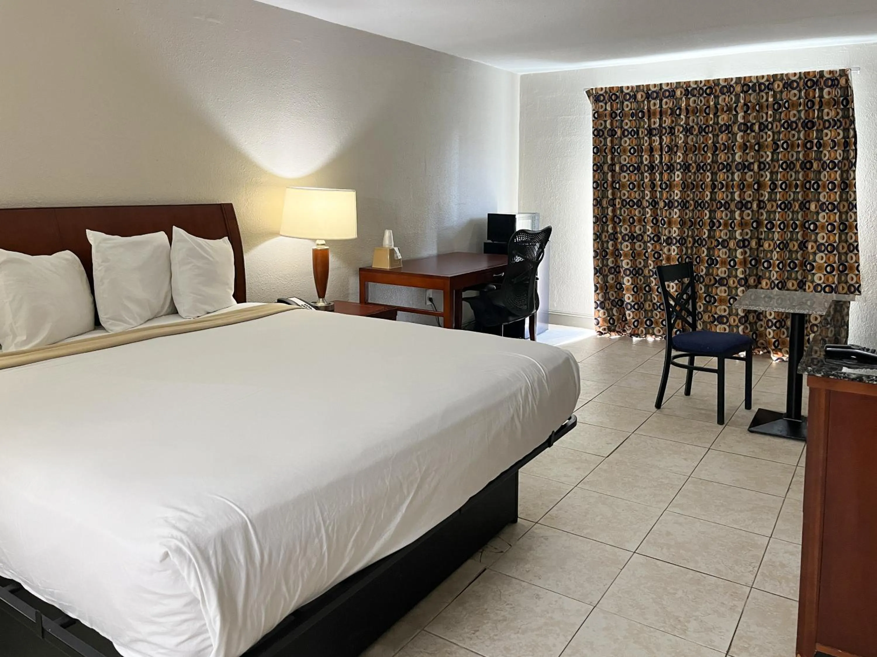 Bed in Motel 6 Raleigh, NC – Downtown South