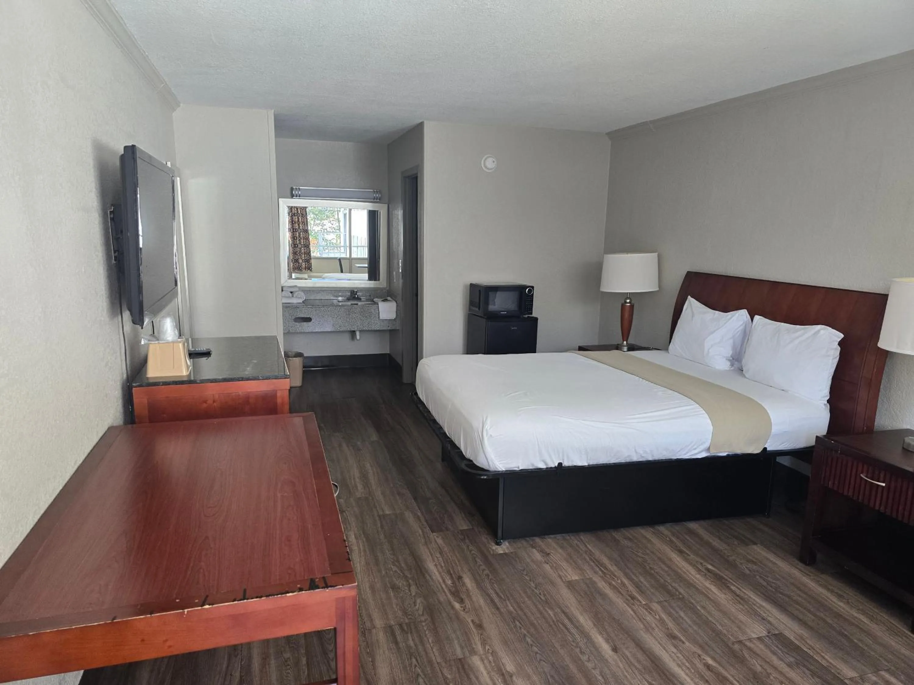 Bedroom in Days Inn by Wyndham Raleigh South