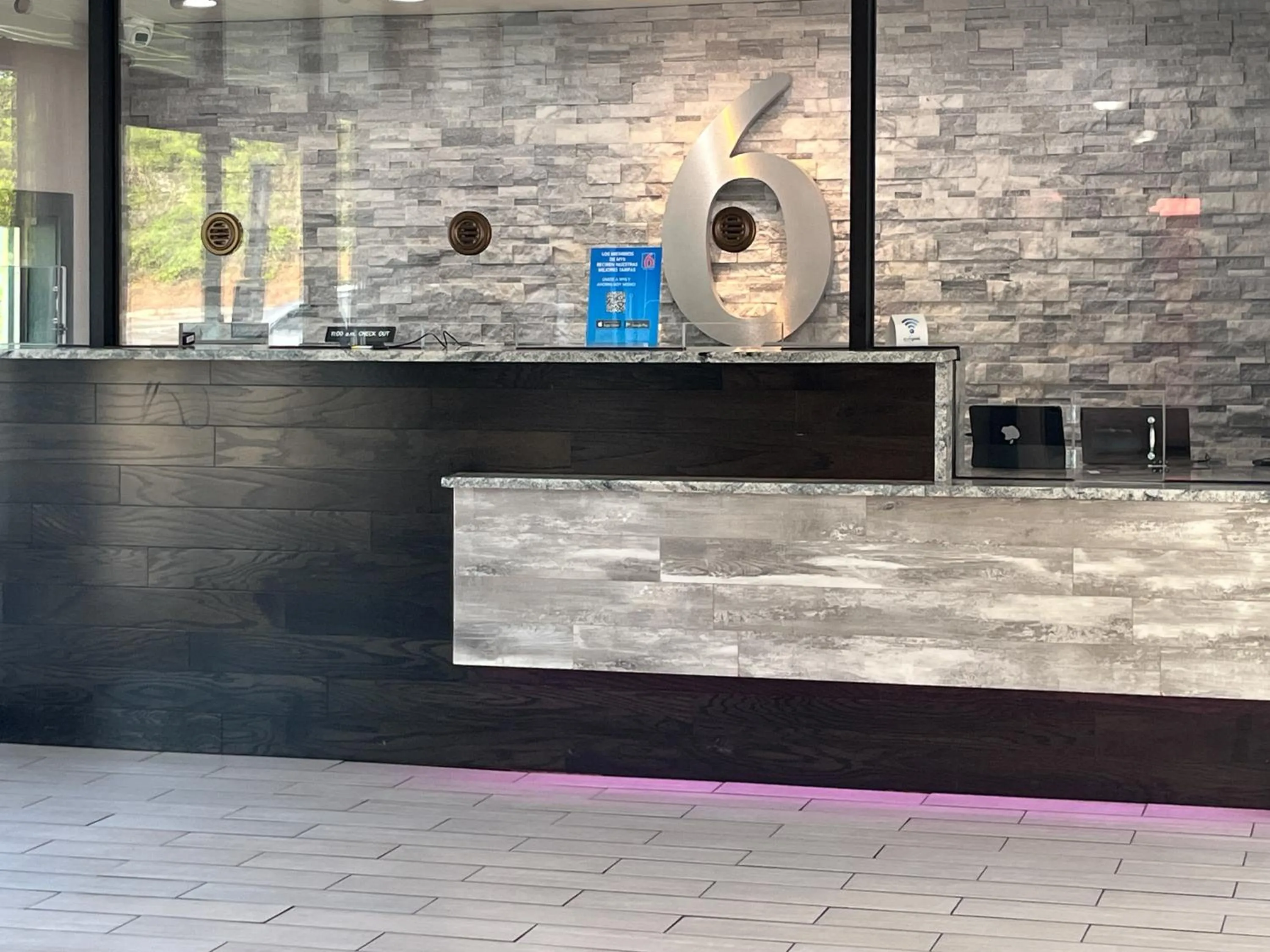 Lobby or reception in Motel 6 Raleigh, NC – Downtown South