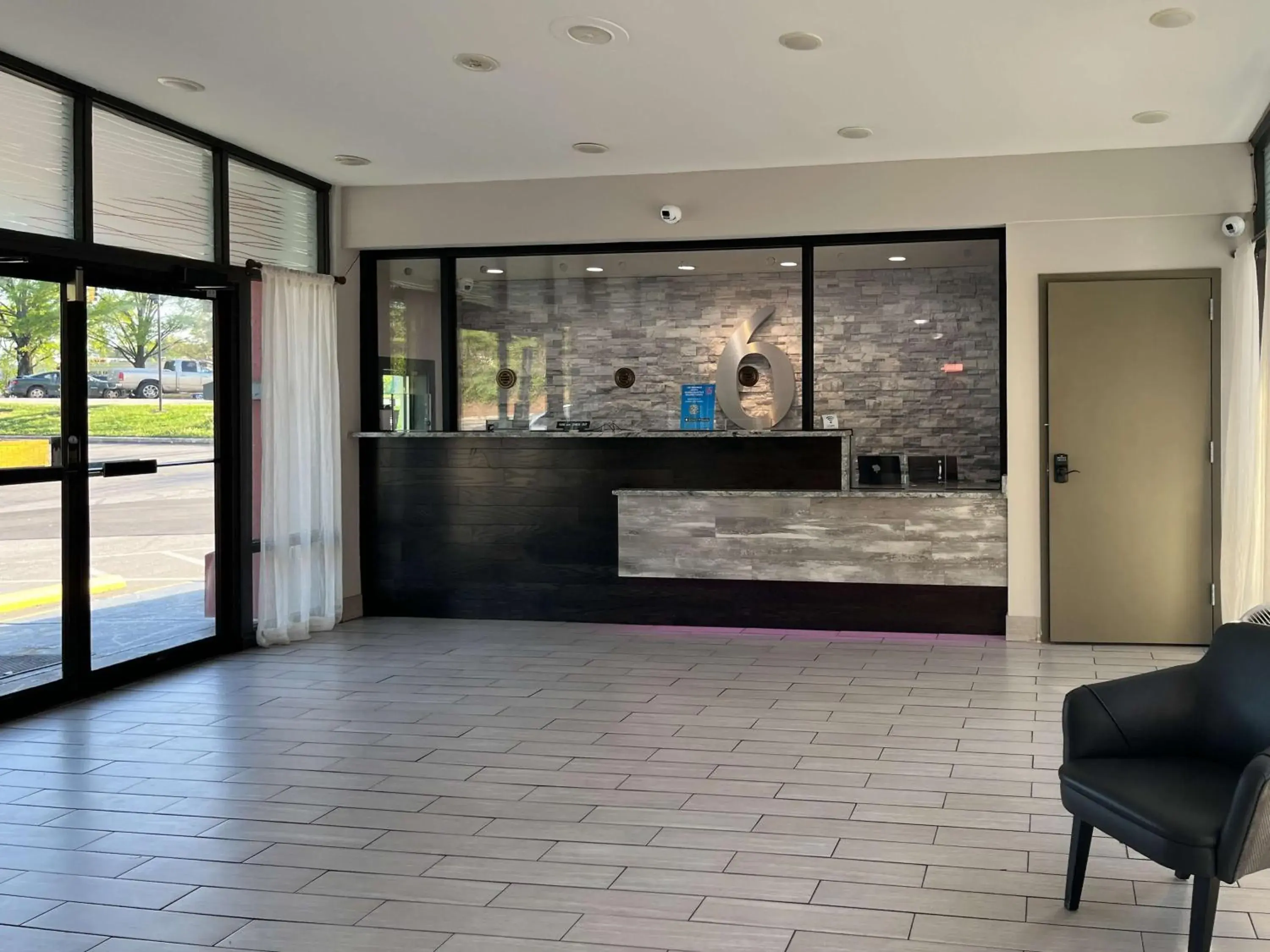 Lobby or reception in Motel 6 Raleigh, NC – Downtown South Lobby or reception in Motel 6 Raleigh, NC – Downtown South