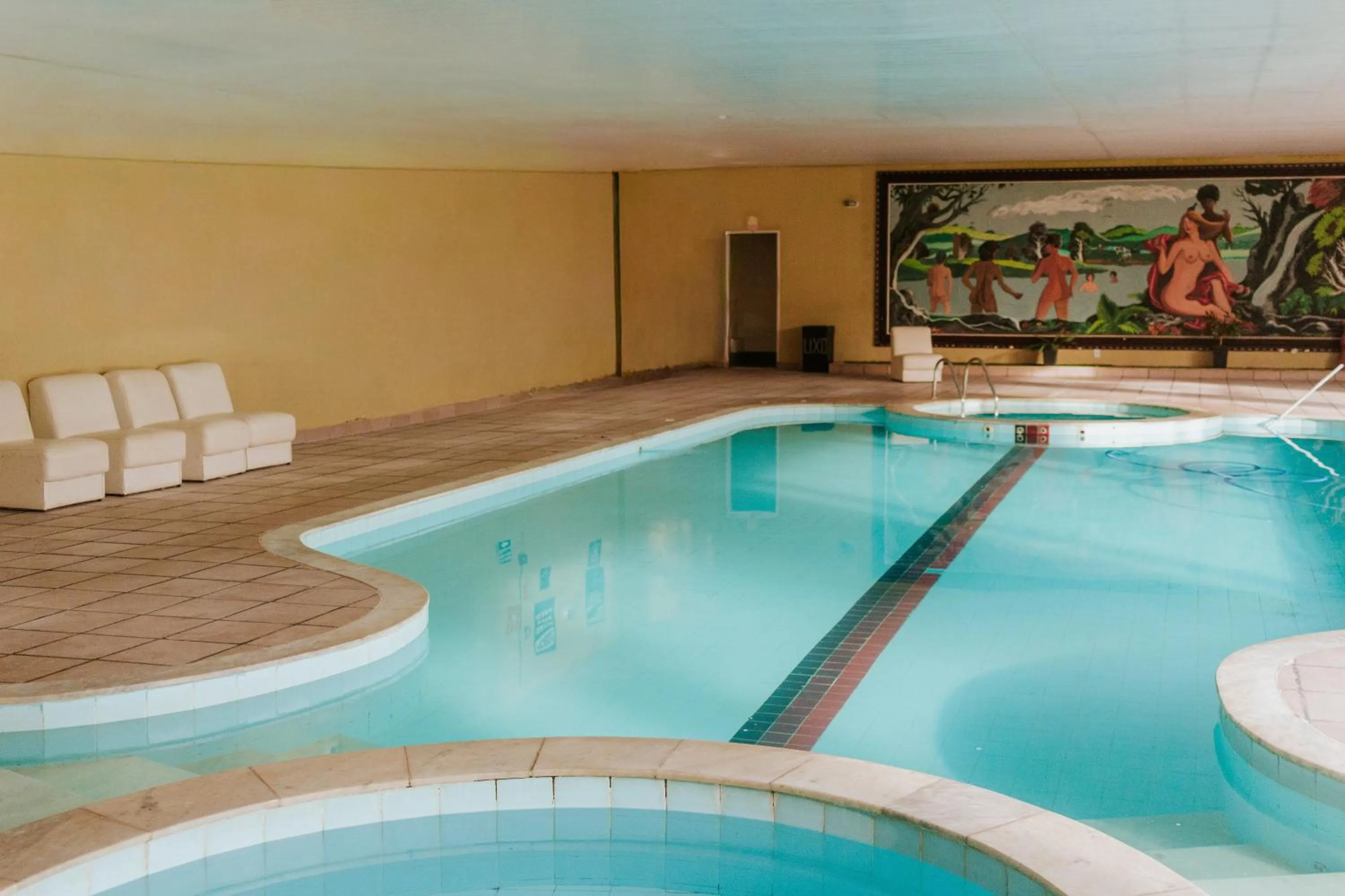 Swimming pool in Hotel Dona Beja