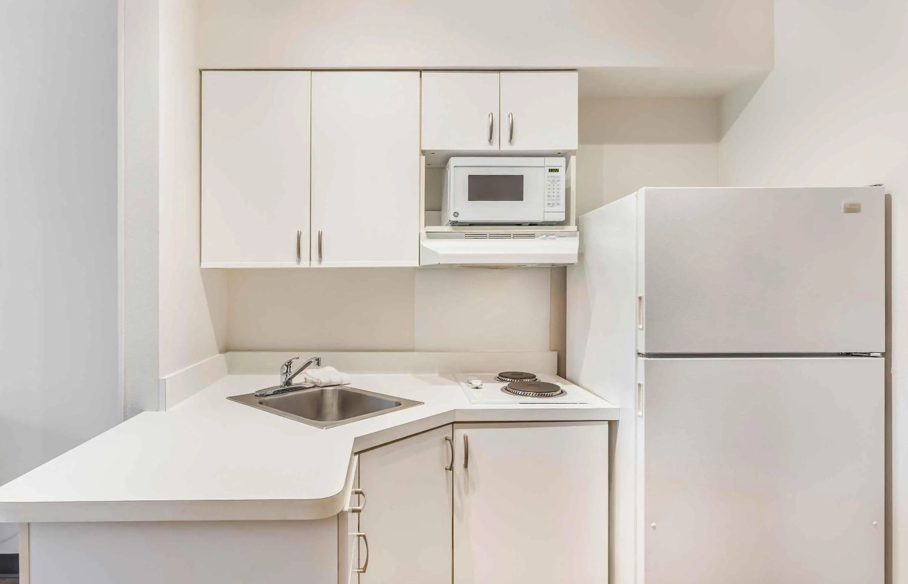Kitchen or kitchenette in Extended Stay America Suites - Long Island - Melville