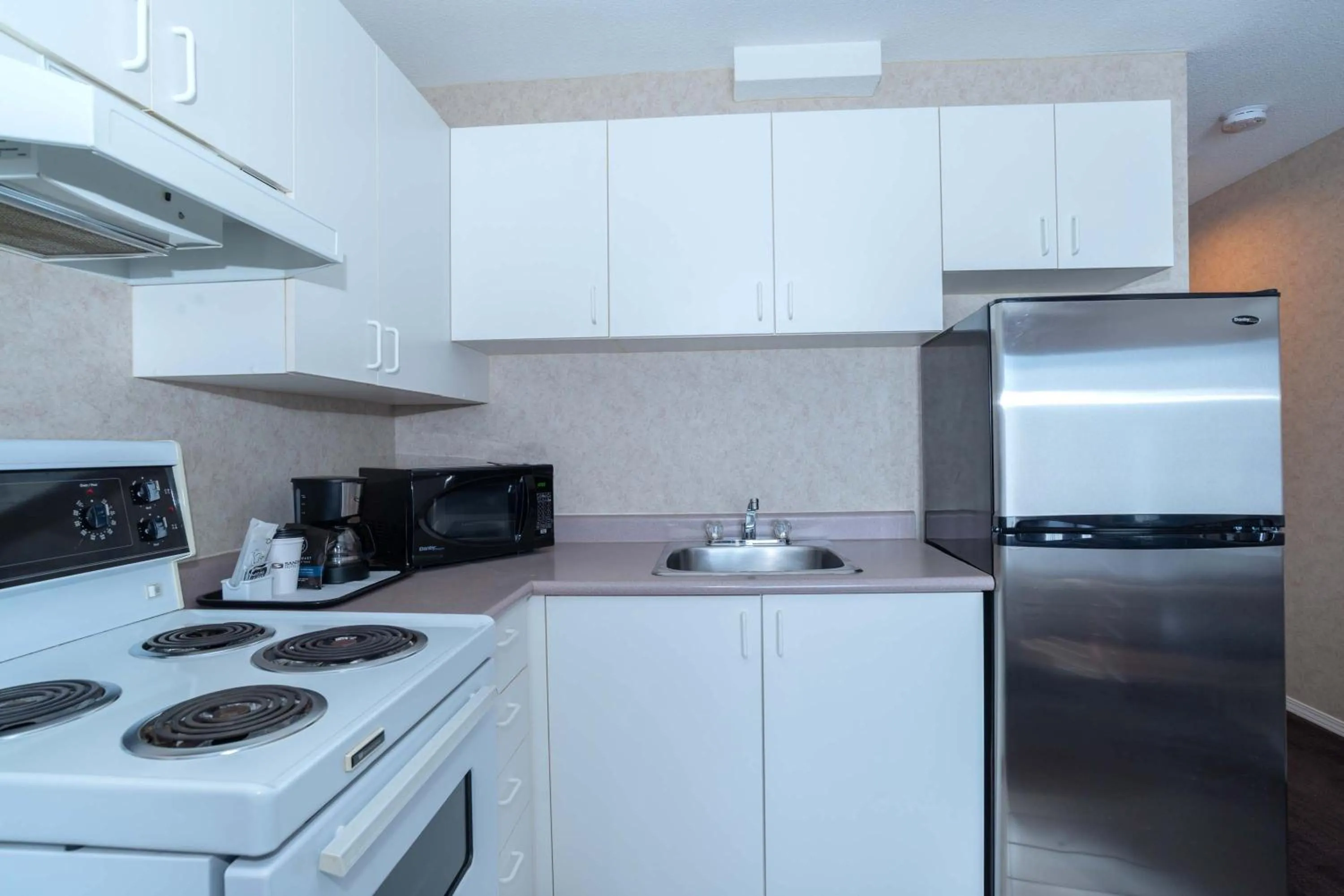 Kitchen or kitchenette in Sandman Hotel Penticton