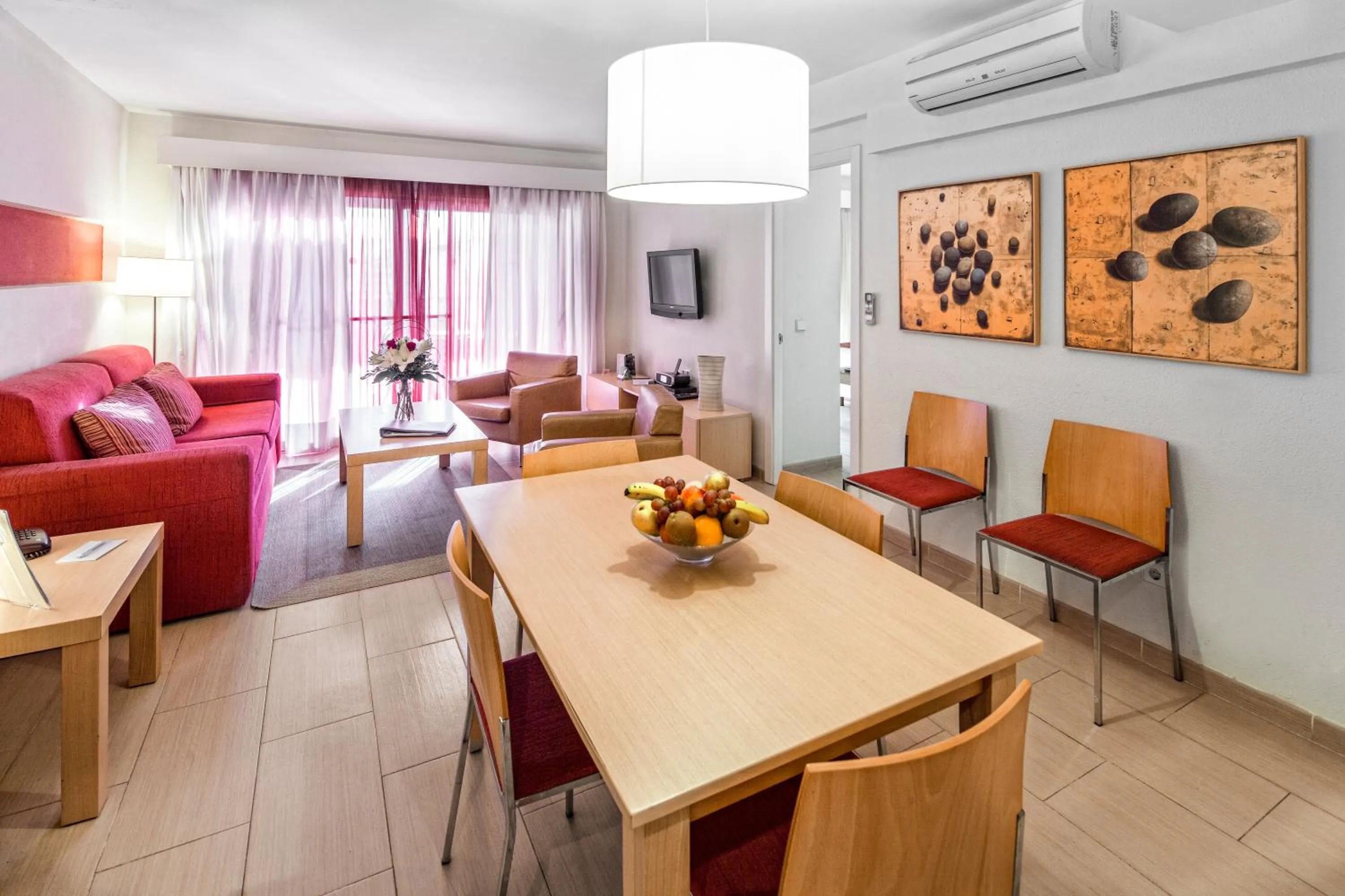 TV and multimedia in Ona Garden Lago