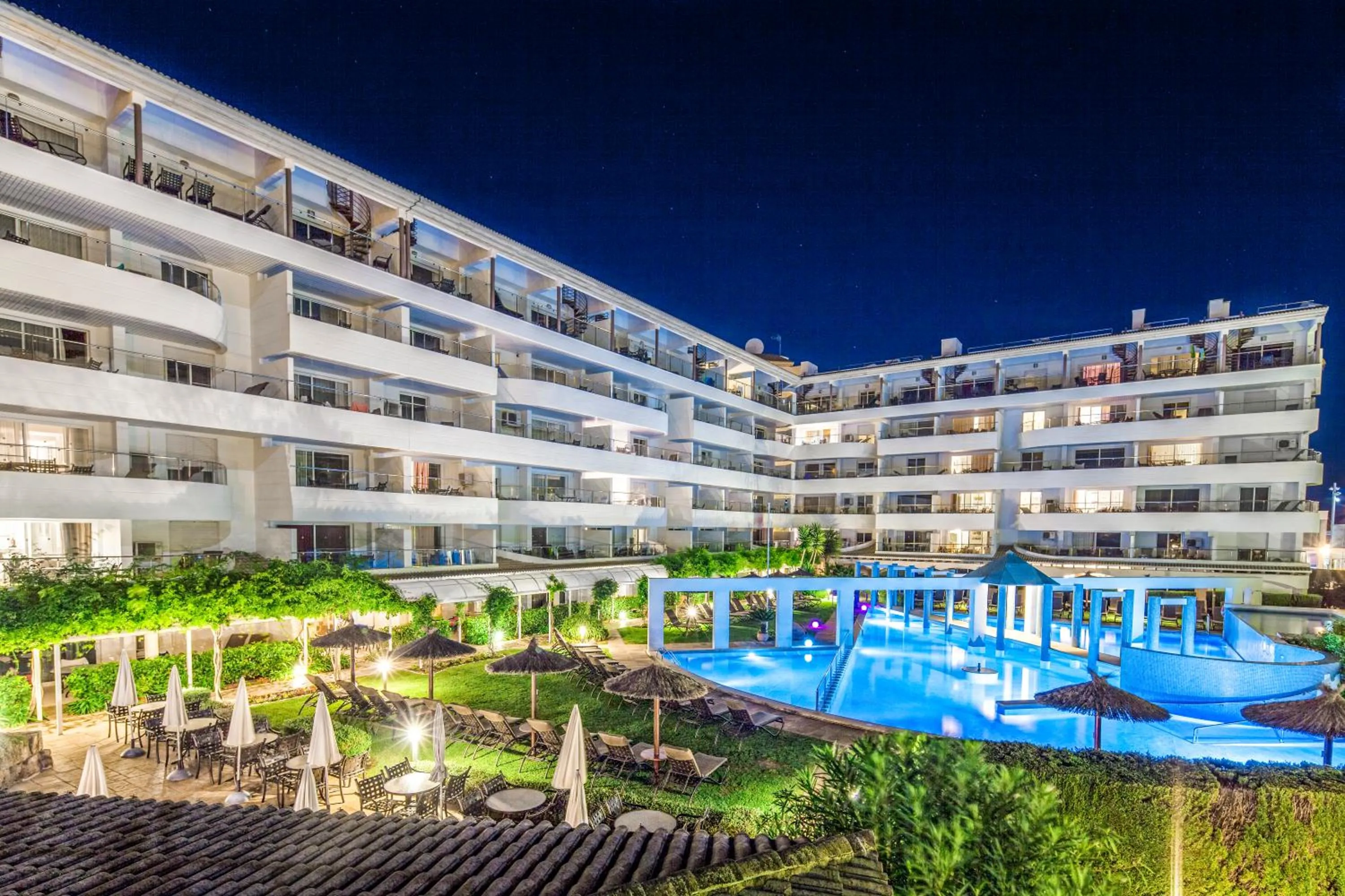 Property building in Ona Garden Lago