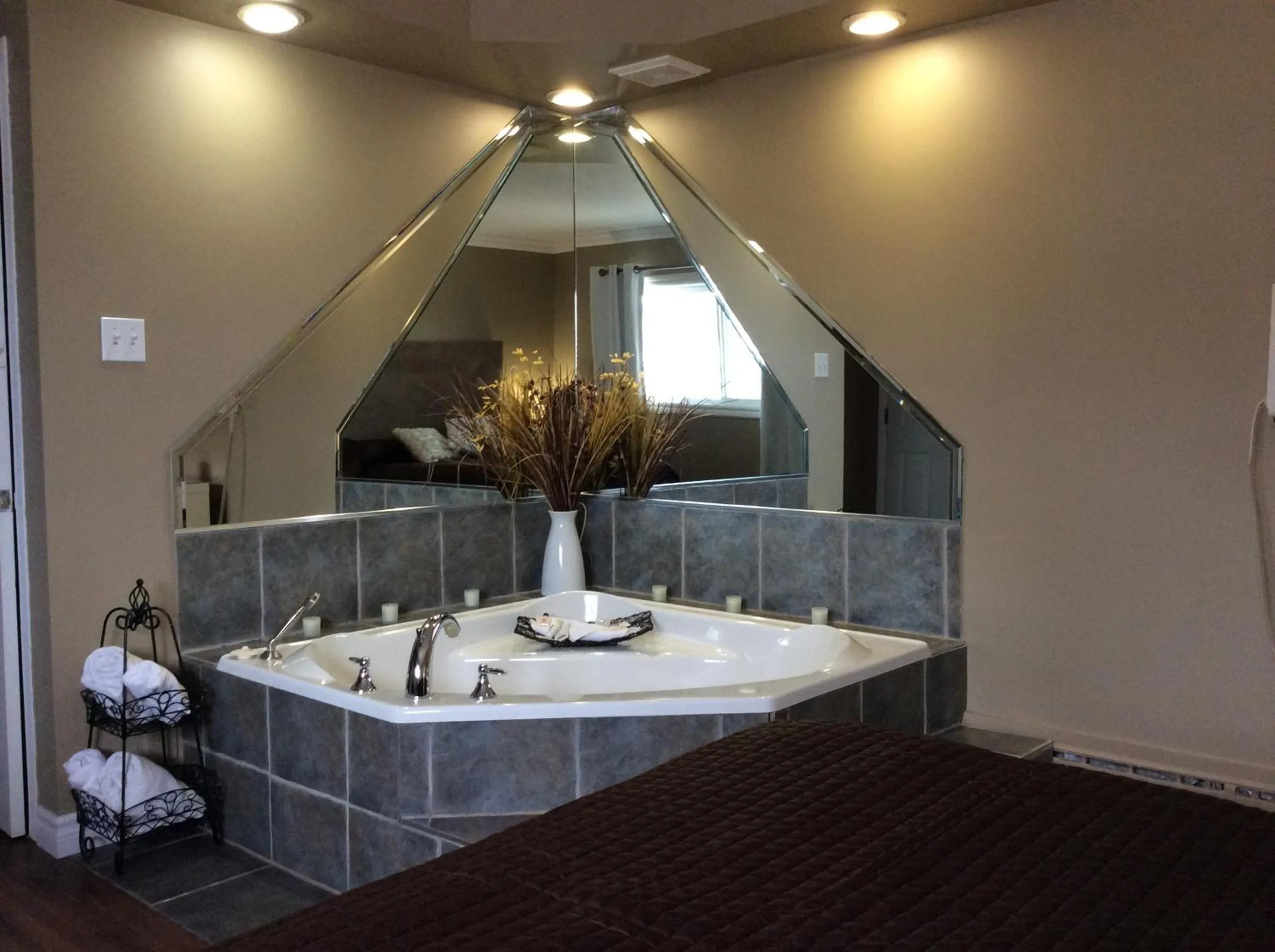 Bathroom in Miami Motel inc