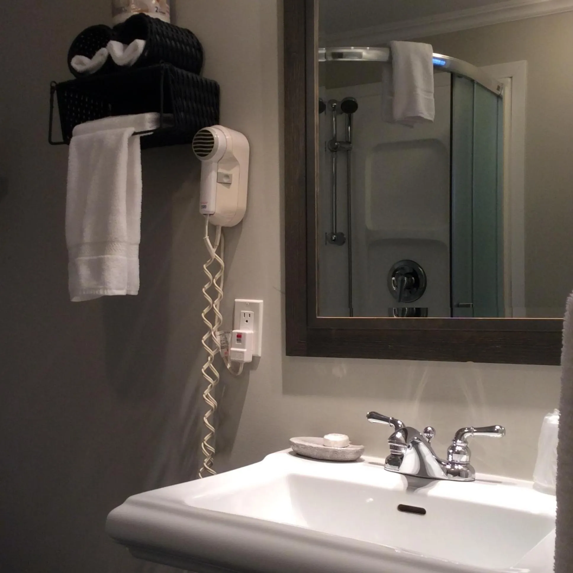 Bathroom in Miami Motel inc