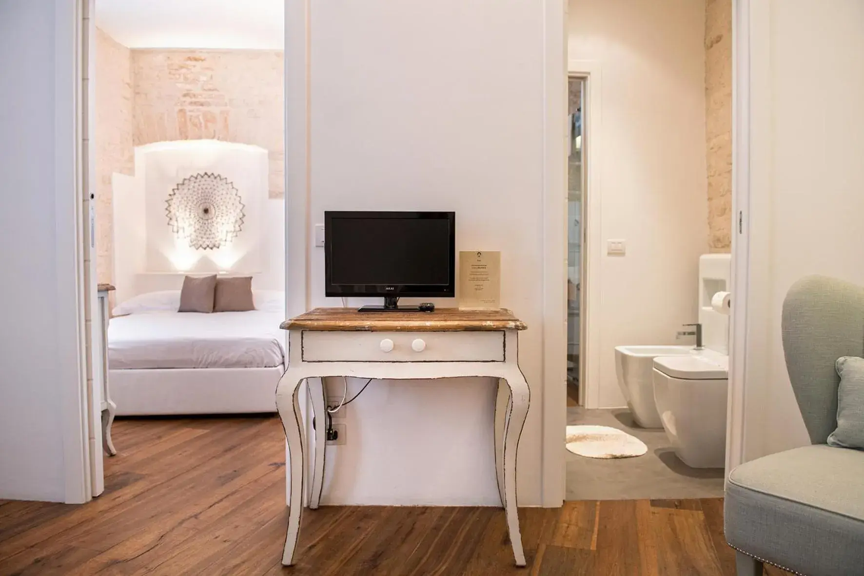 Toilet, Bed in Palazzo Scotto - Widespread Collection Toilet, Bed in Palazzo Scotto - Widespread Collection