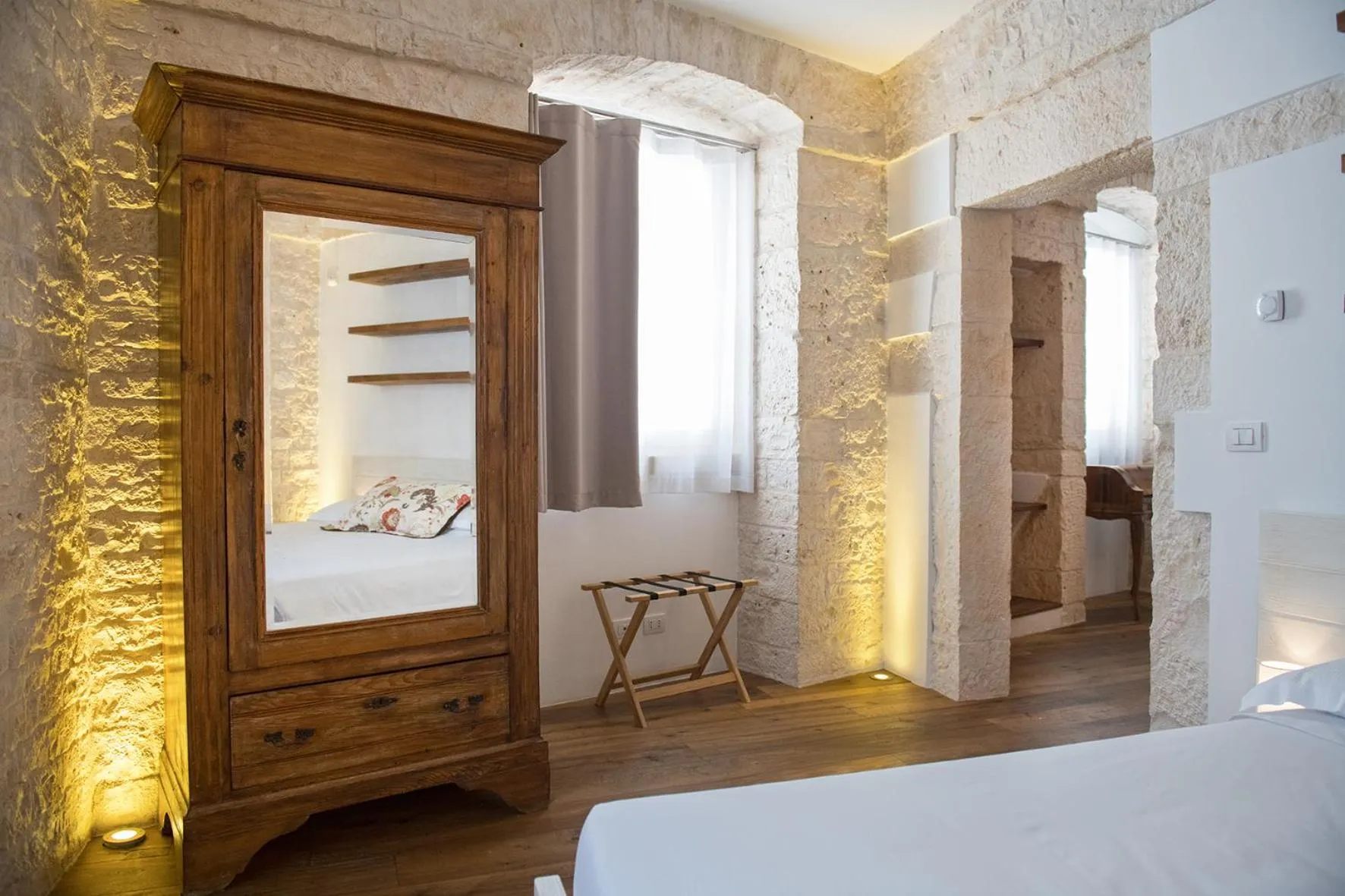 Bedroom, Bed in Palazzo Scotto - Widespread Collection