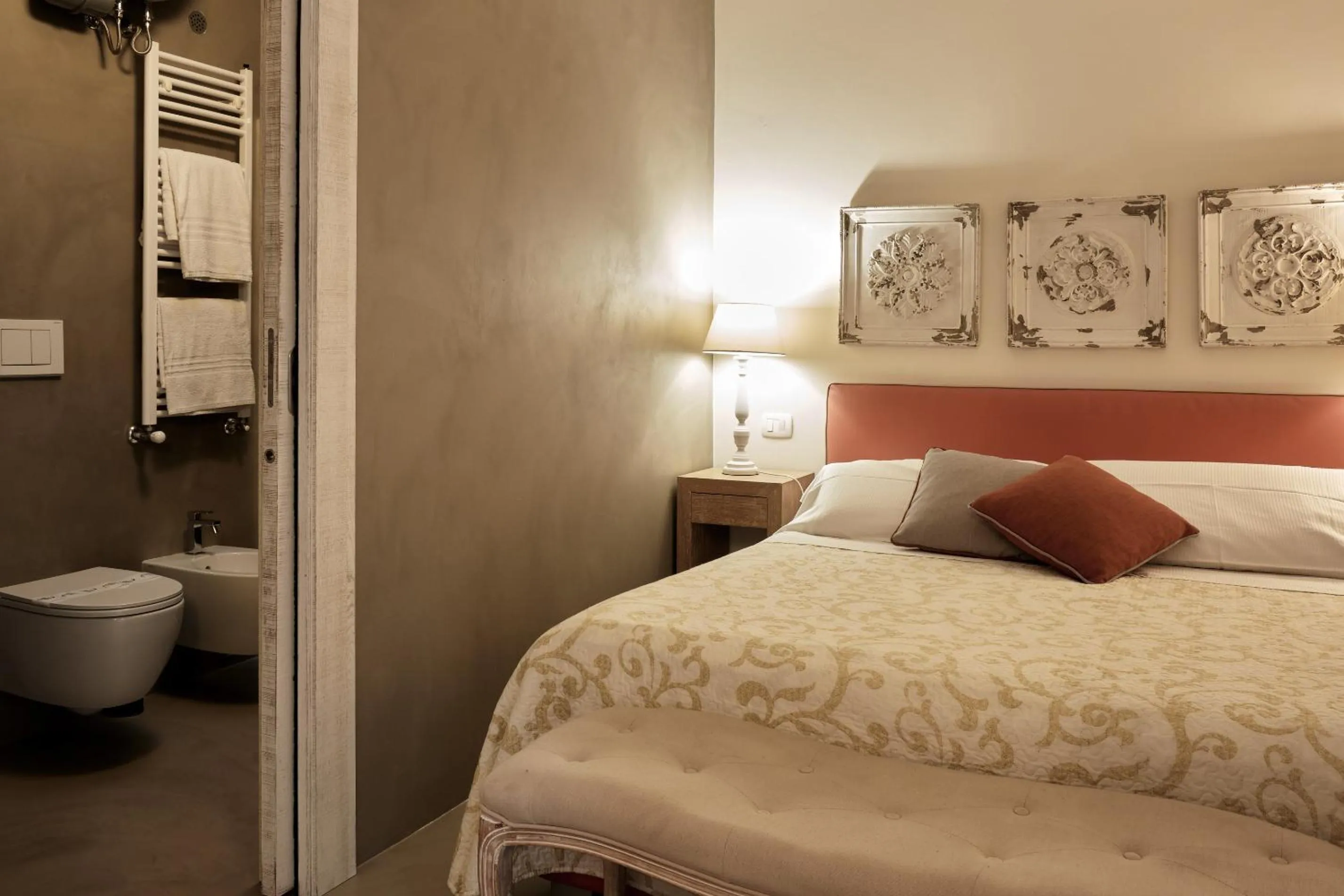 Bed in Palazzo Scotto - Widespread Collection