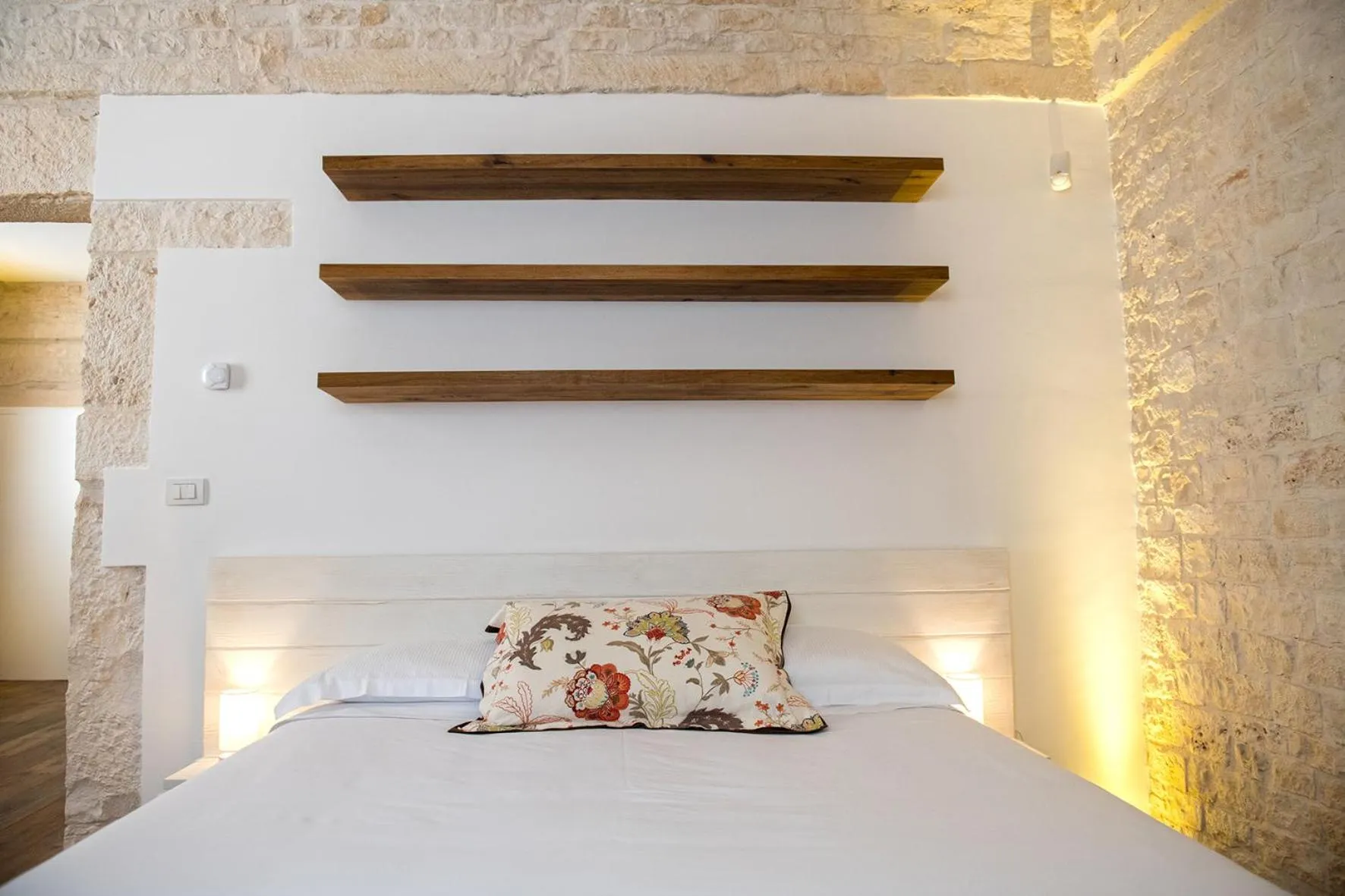 Bedroom, Bed in Palazzo Scotto - Widespread Collection