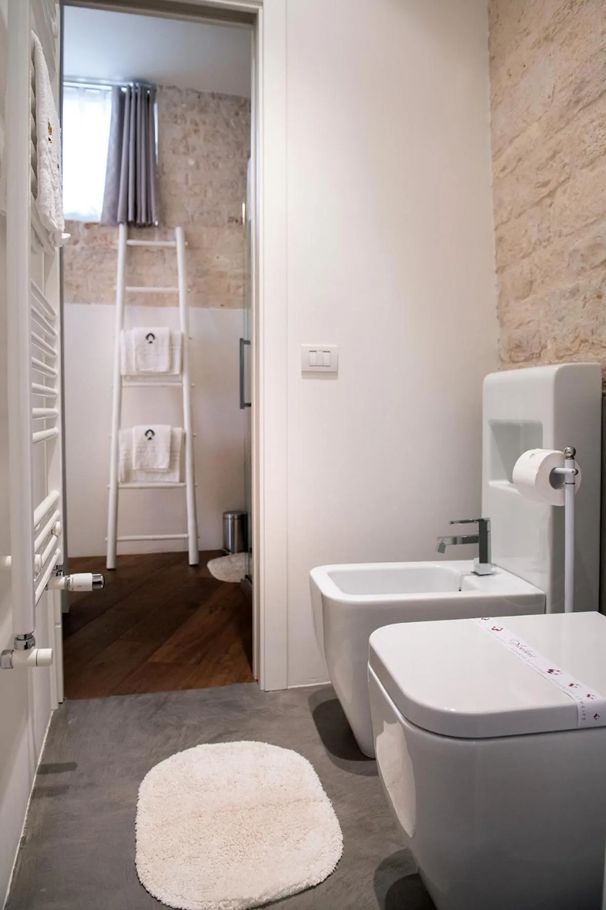 Toilet in Palazzo Scotto - Widespread Collection