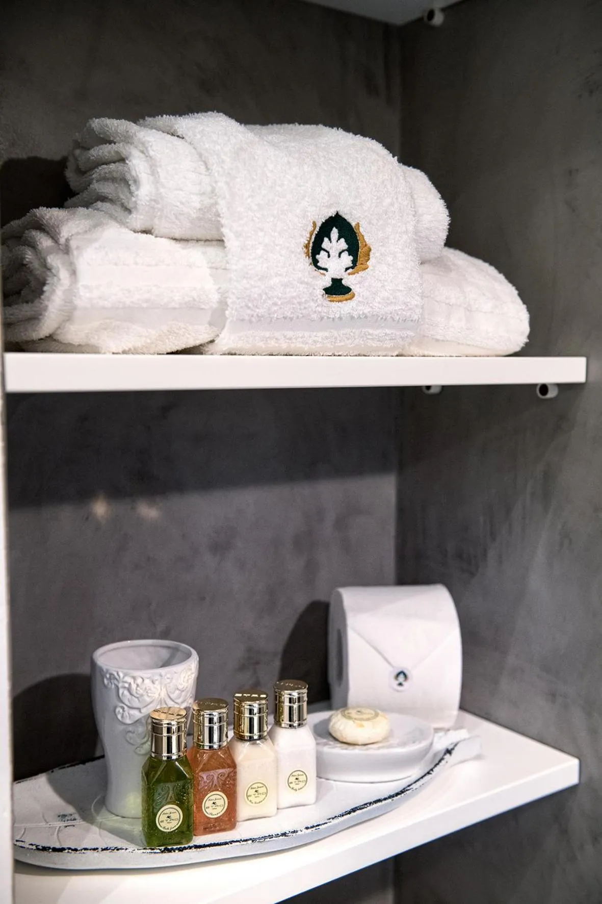 Toilet in Palazzo Scotto - Widespread Collection