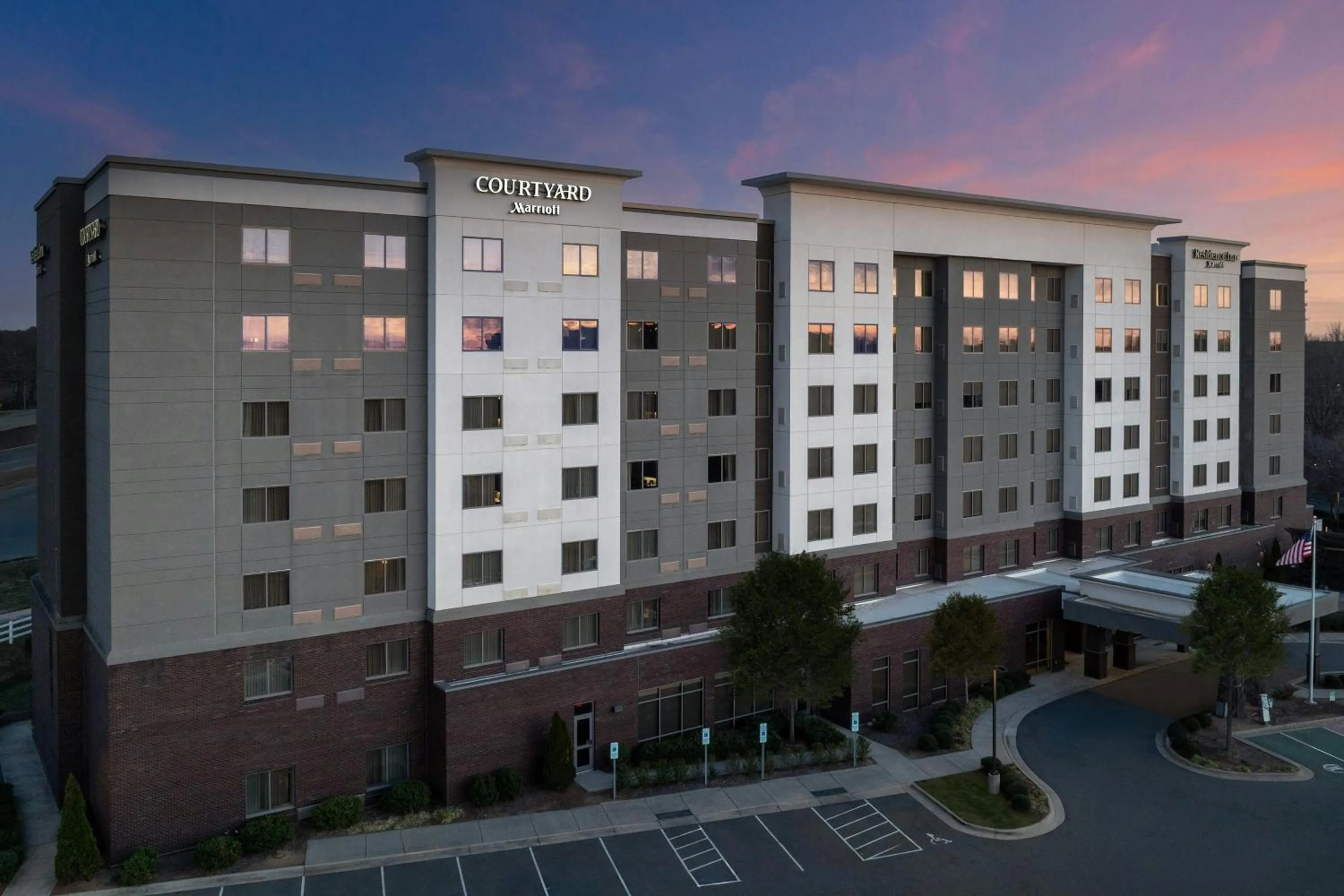 Property building in Courtyard by Marriott Charlotte Northlake