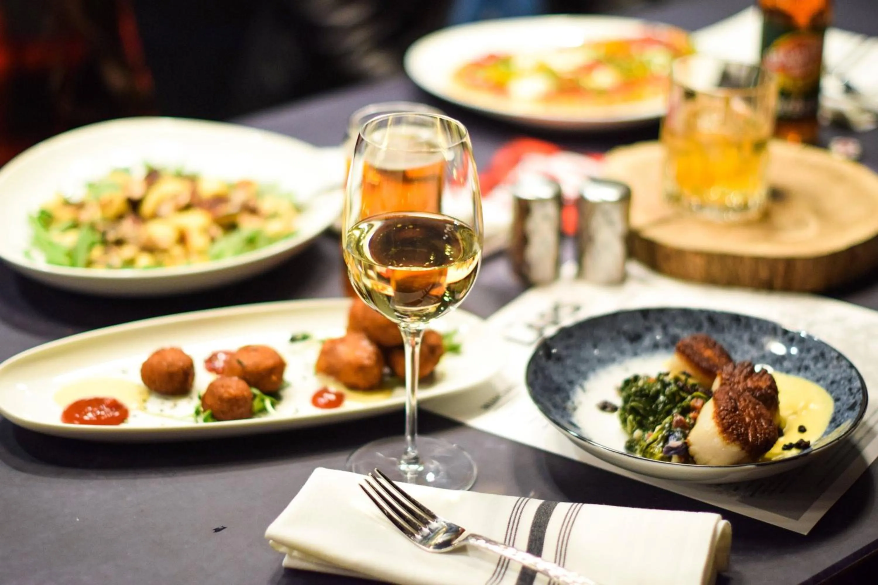 Lounge or bar in Renaissance Minneapolis Bloomington Hotel