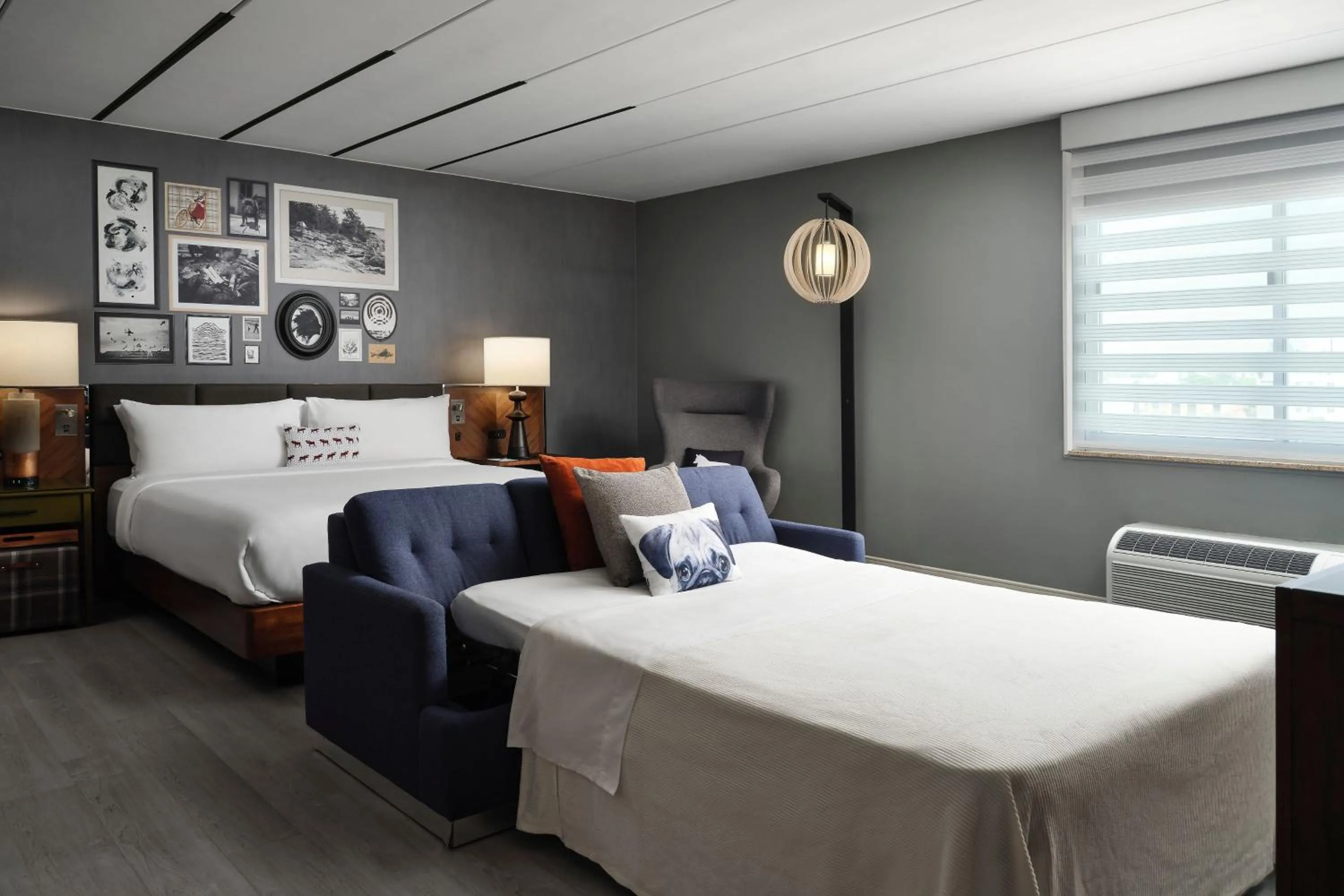 Bedroom, Bed in Renaissance Minneapolis Bloomington Hotel