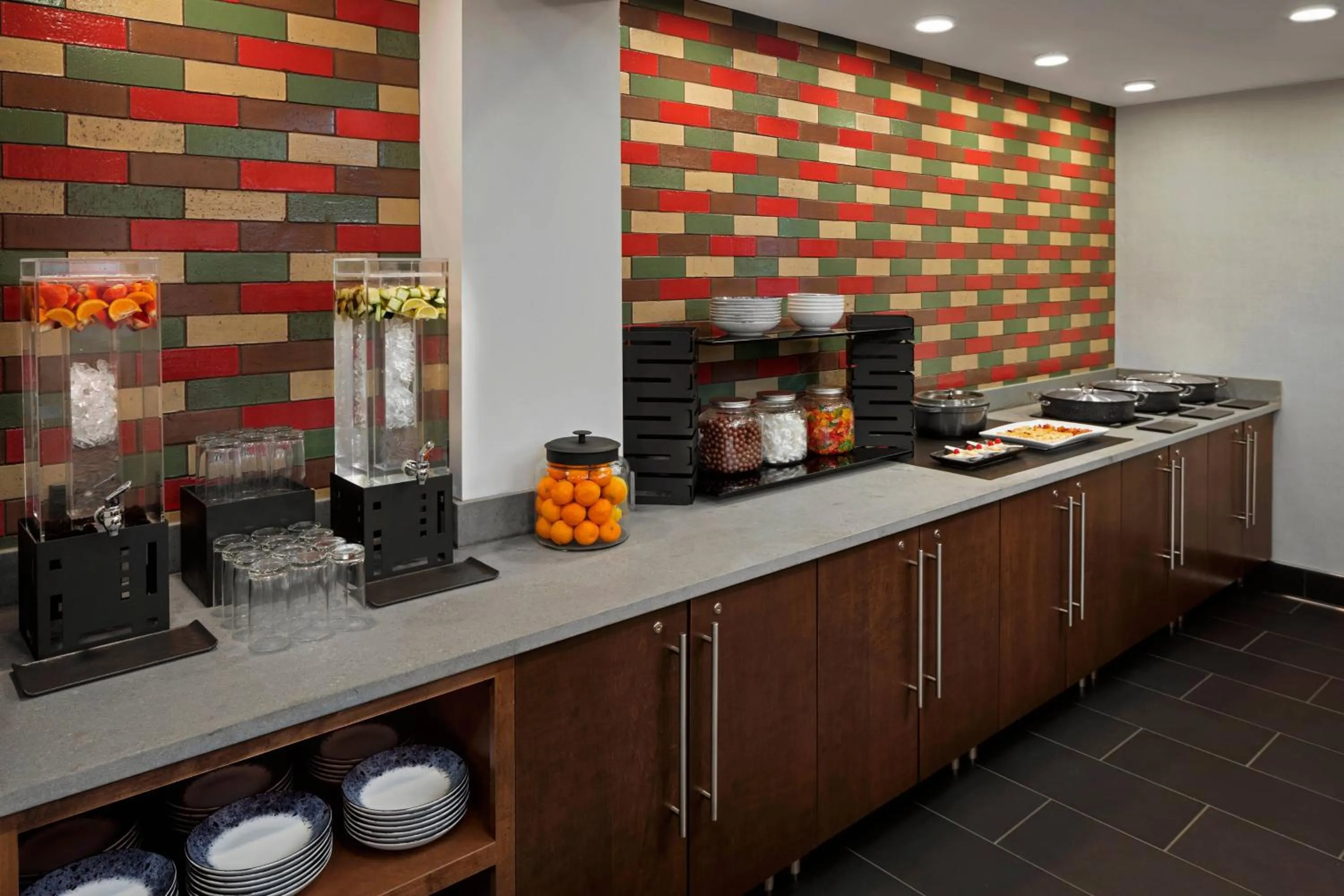 Lounge or bar in Renaissance Minneapolis Bloomington Hotel