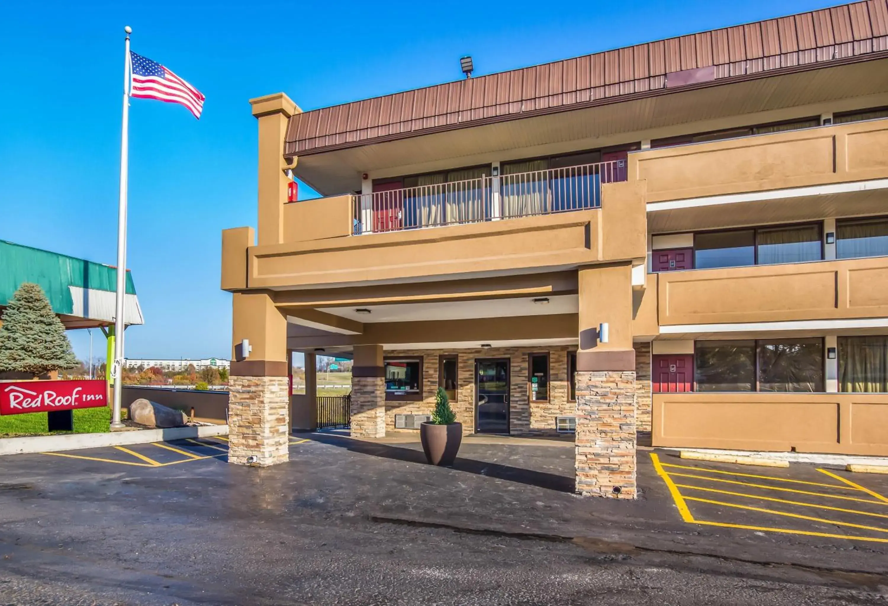 Property building in Red Roof Inn Cincinnati Airport–Florence/ Erlanger Property building in Red Roof Inn Cincinnati Airport–Florence/ Erlanger