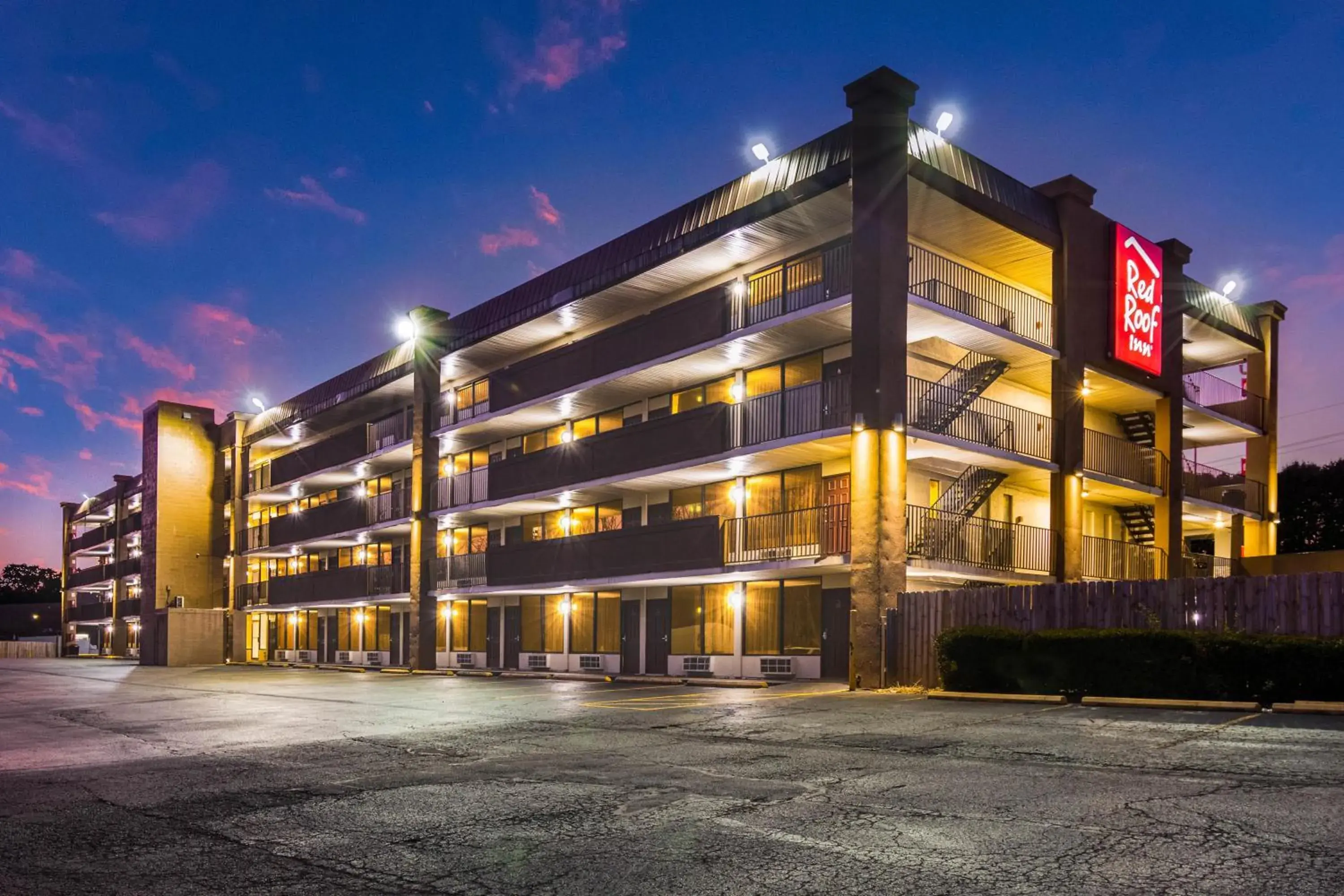 Property building in Red Roof Inn Cincinnati Airport–Florence/ Erlanger Property building in Red Roof Inn Cincinnati Airport–Florence/ Erlanger