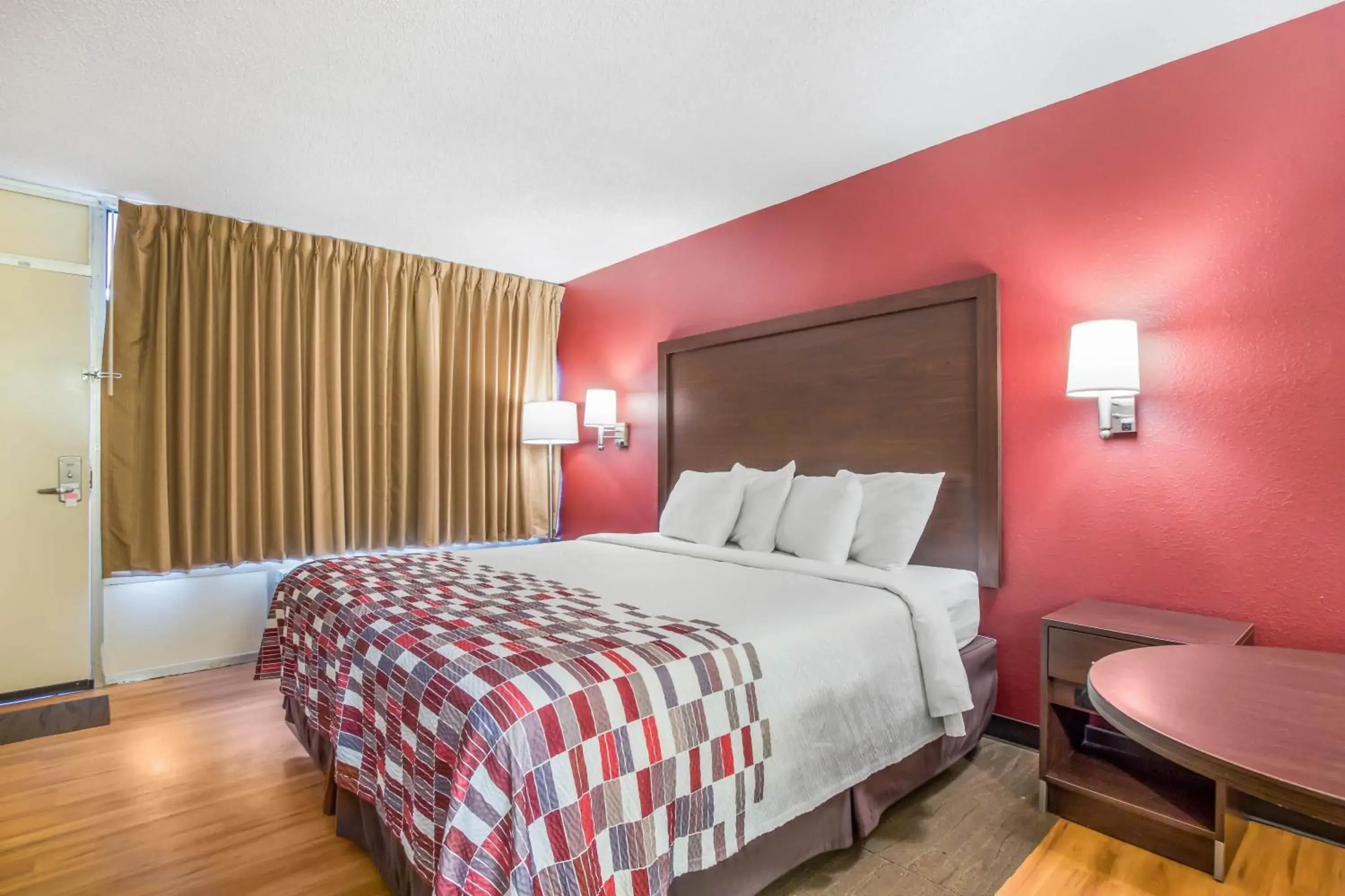 Photo of the whole room, Bed in Red Roof Inn Cincinnati Airport–Florence/ Erlanger Photo of the whole room, Bed in Red Roof Inn Cincinnati Airport–Florence/ Erlanger