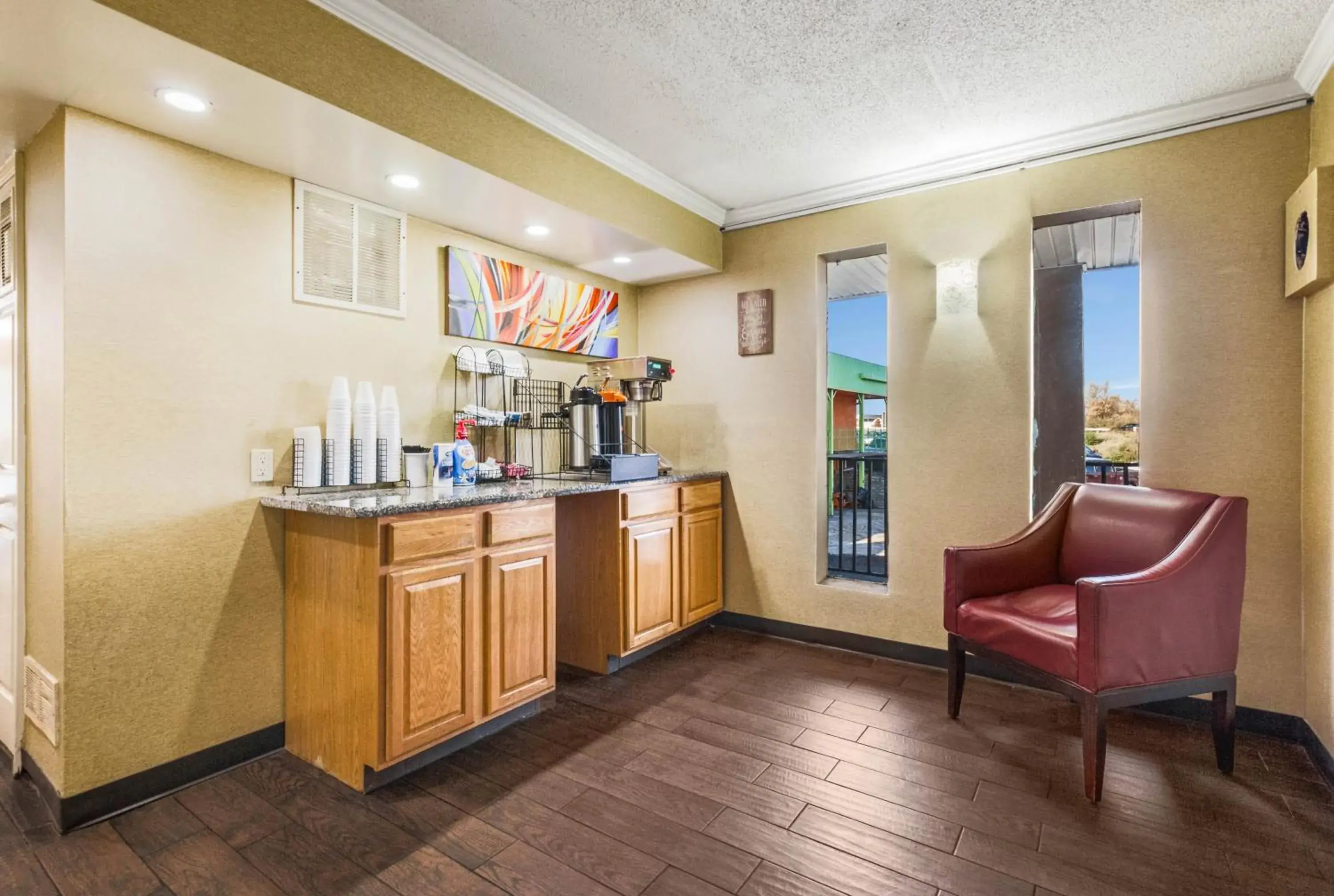 Restaurant/places to eat in Red Roof Inn Cincinnati Airport–Florence/ Erlanger Restaurant/places to eat in Red Roof Inn Cincinnati Airport–Florence/ Erlanger