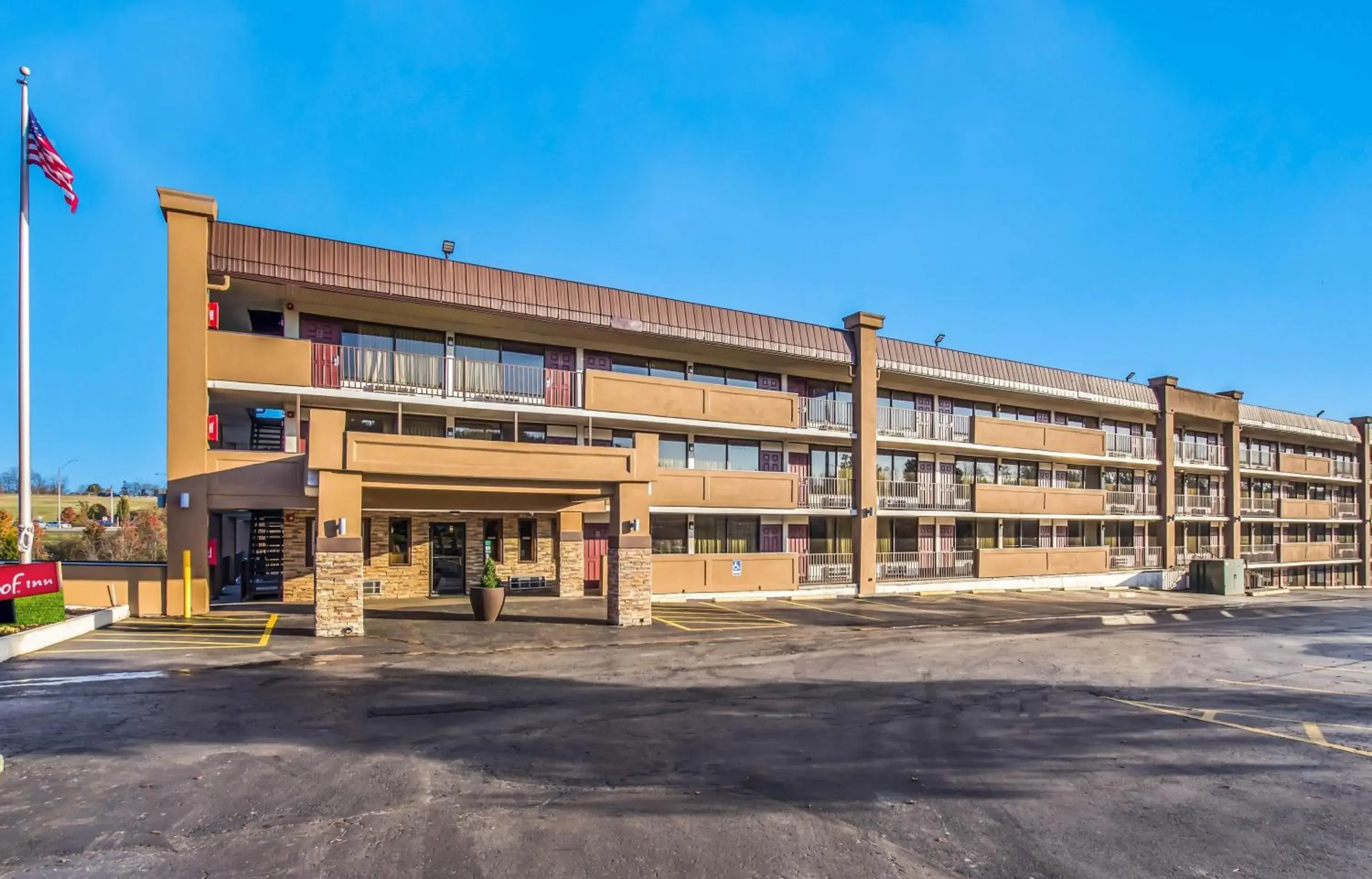 Property building in Red Roof Inn Cincinnati Airport–Florence/ Erlanger Property building in Red Roof Inn Cincinnati Airport–Florence/ Erlanger