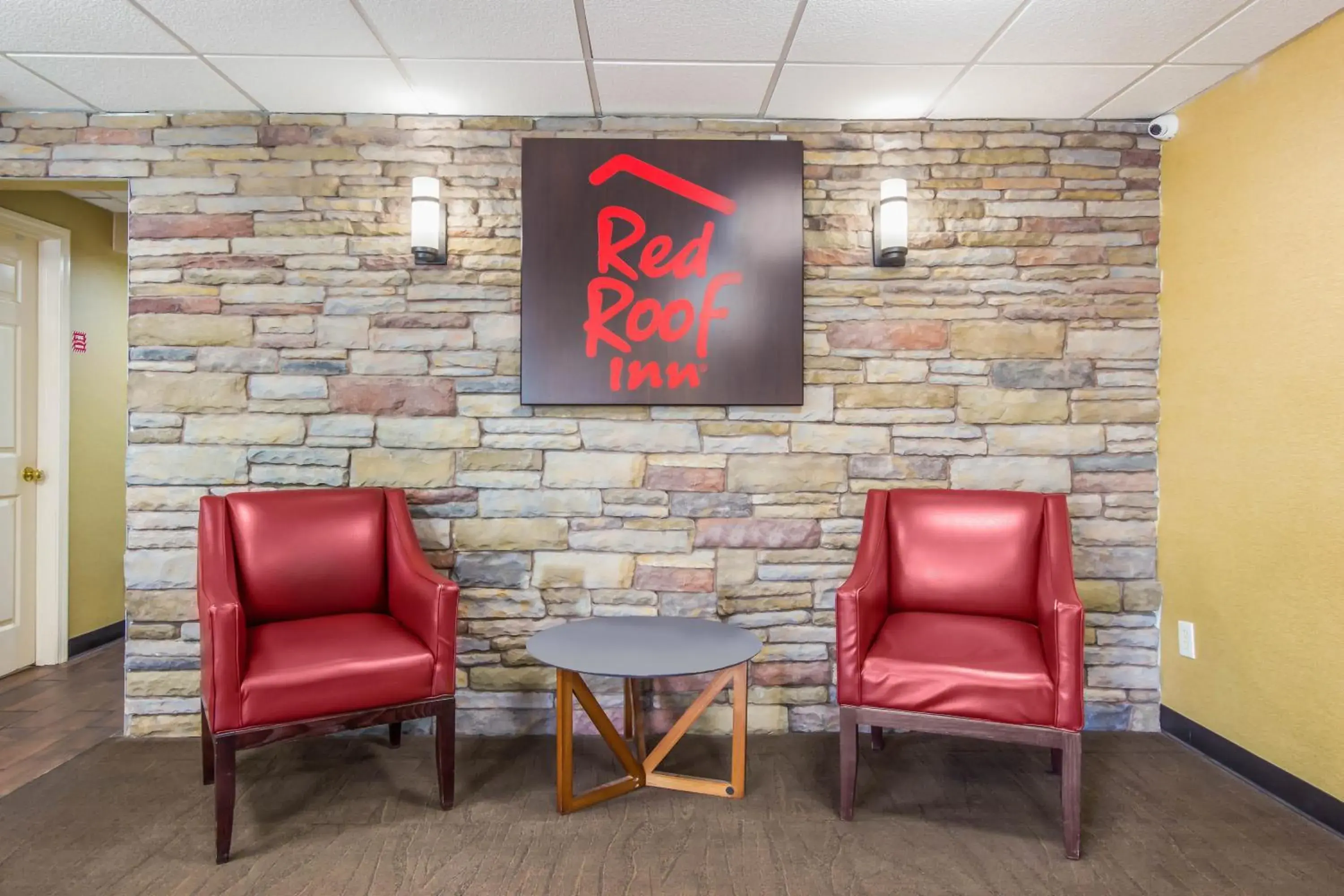 Lobby or reception in Red Roof Inn Cincinnati Airport–Florence/ Erlanger Lobby or reception in Red Roof Inn Cincinnati Airport–Florence/ Erlanger