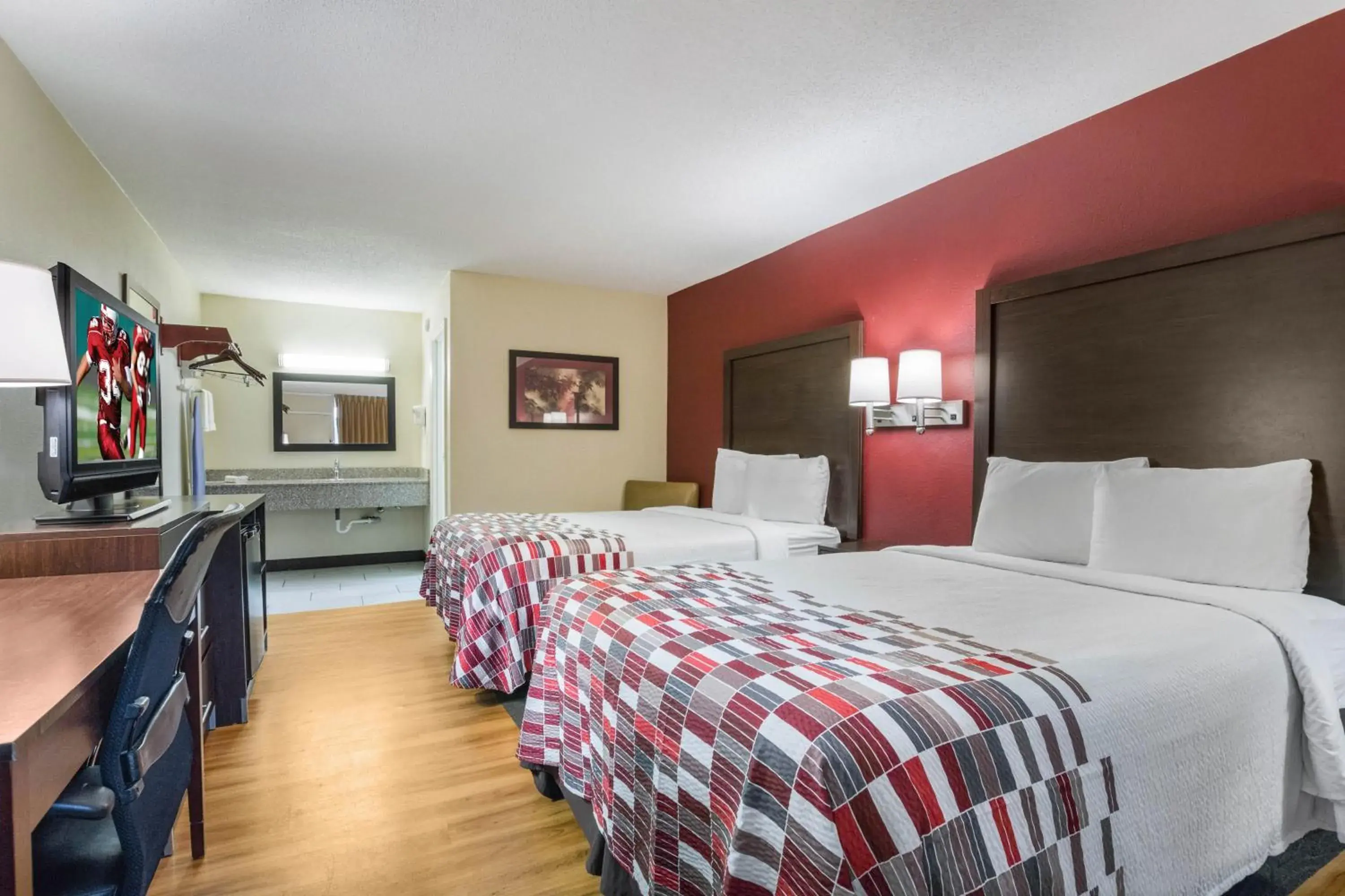 Photo of the whole room, Bed in Red Roof Inn Cincinnati Airport–Florence/ Erlanger Photo of the whole room, Bed in Red Roof Inn Cincinnati Airport–Florence/ Erlanger