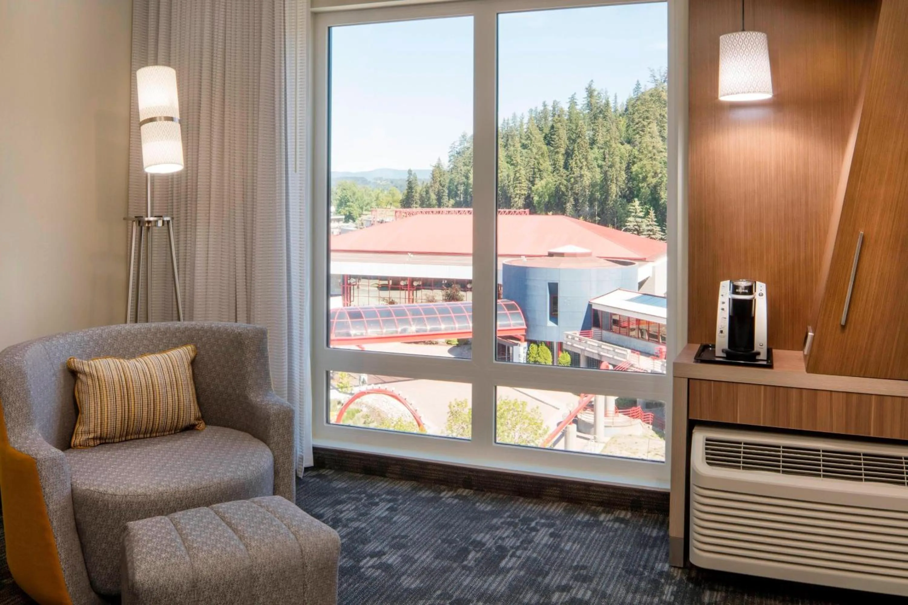 Photo of the whole room in Courtyard by Marriott Prince George