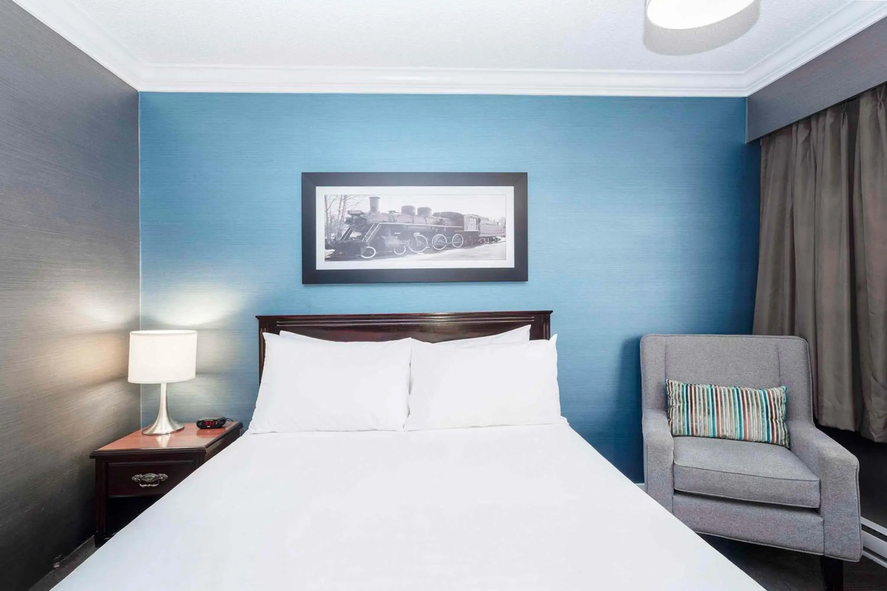 Photo of the whole room, Bed in Sandman Hotel & Suites Prince George Photo of the whole room, Bed in Sandman Hotel & Suites Prince George