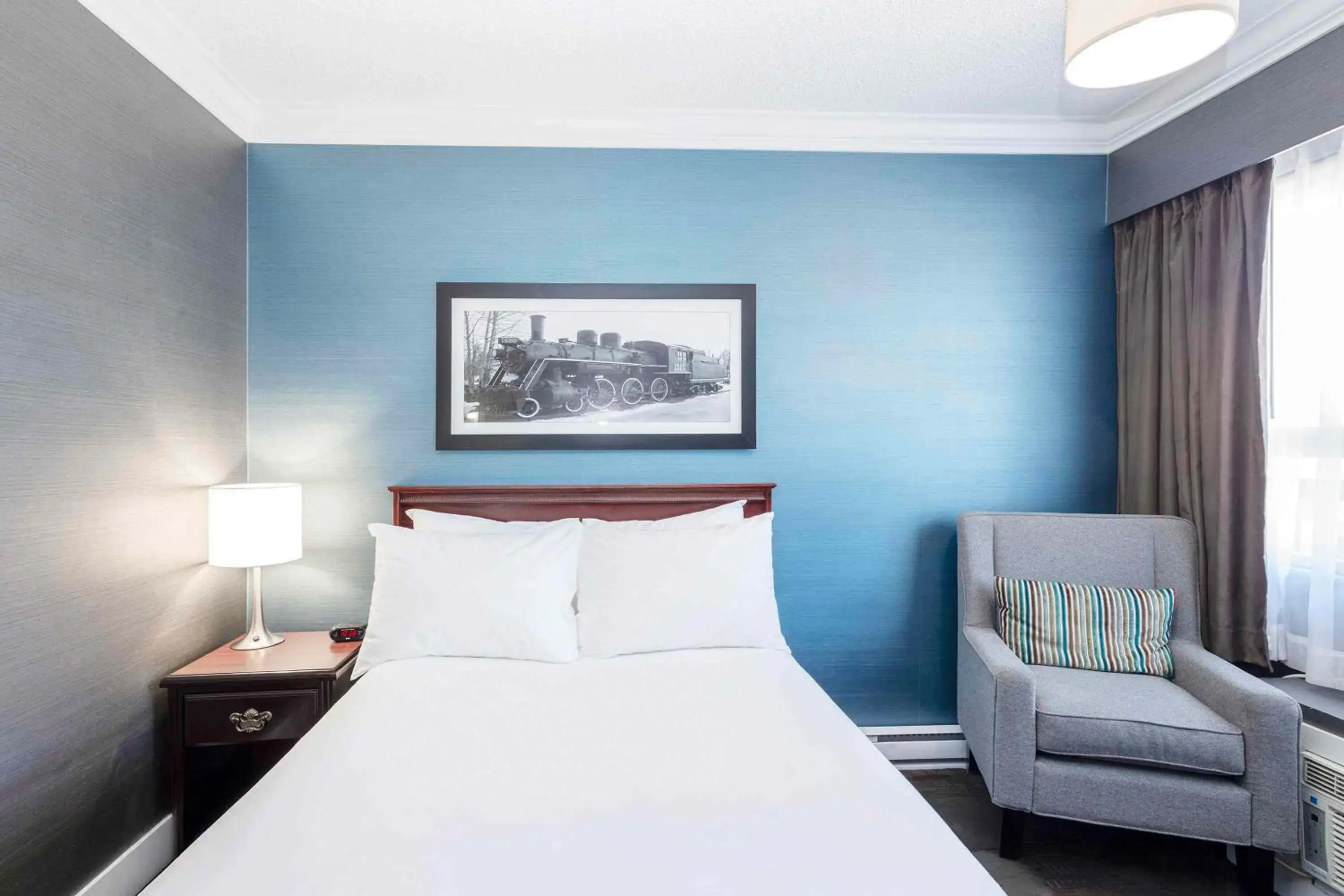 Photo of the whole room, Bed in Sandman Hotel & Suites Prince George Photo of the whole room, Bed in Sandman Hotel & Suites Prince George