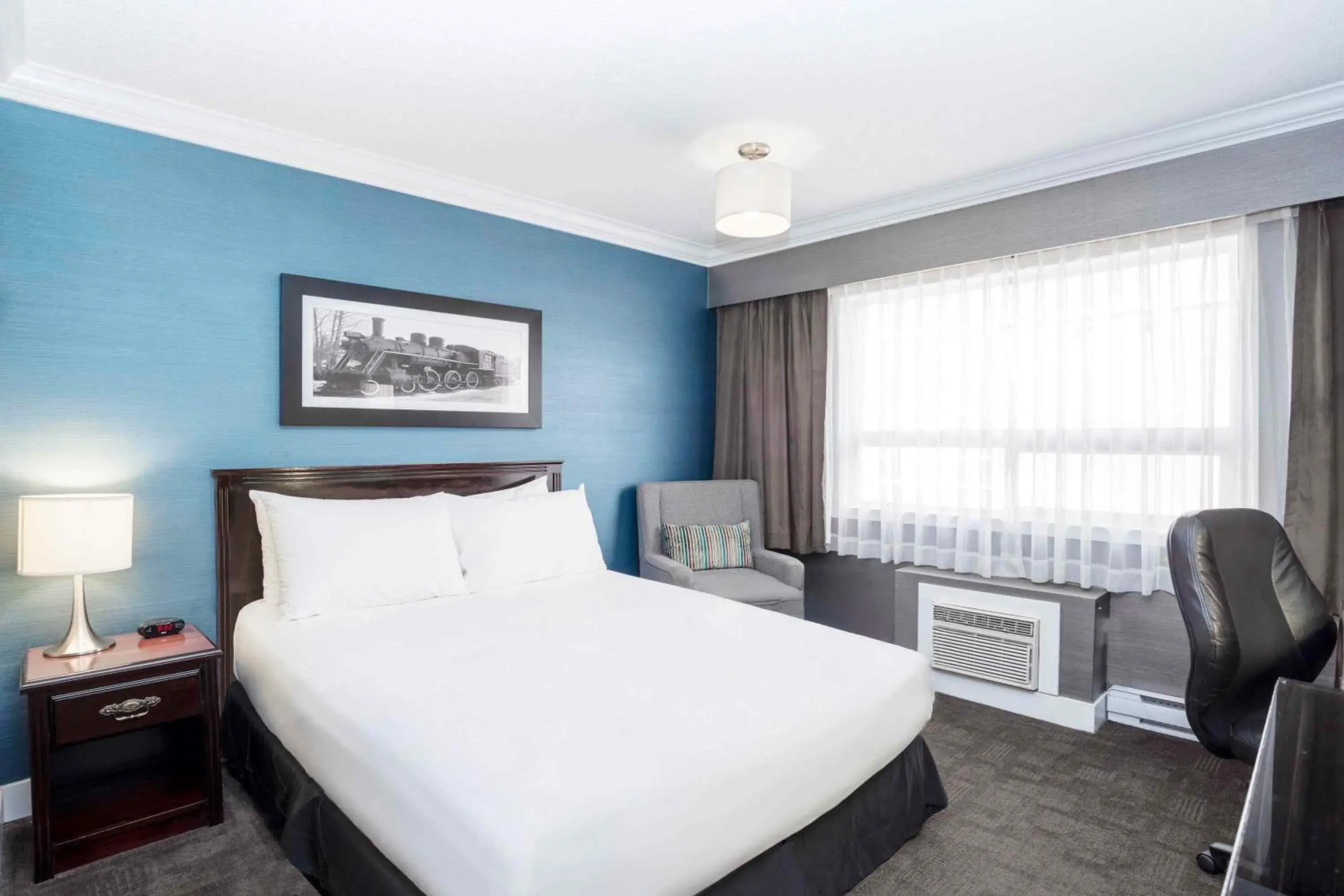 Photo of the whole room, Bed in Sandman Hotel & Suites Prince George Photo of the whole room, Bed in Sandman Hotel & Suites Prince George
