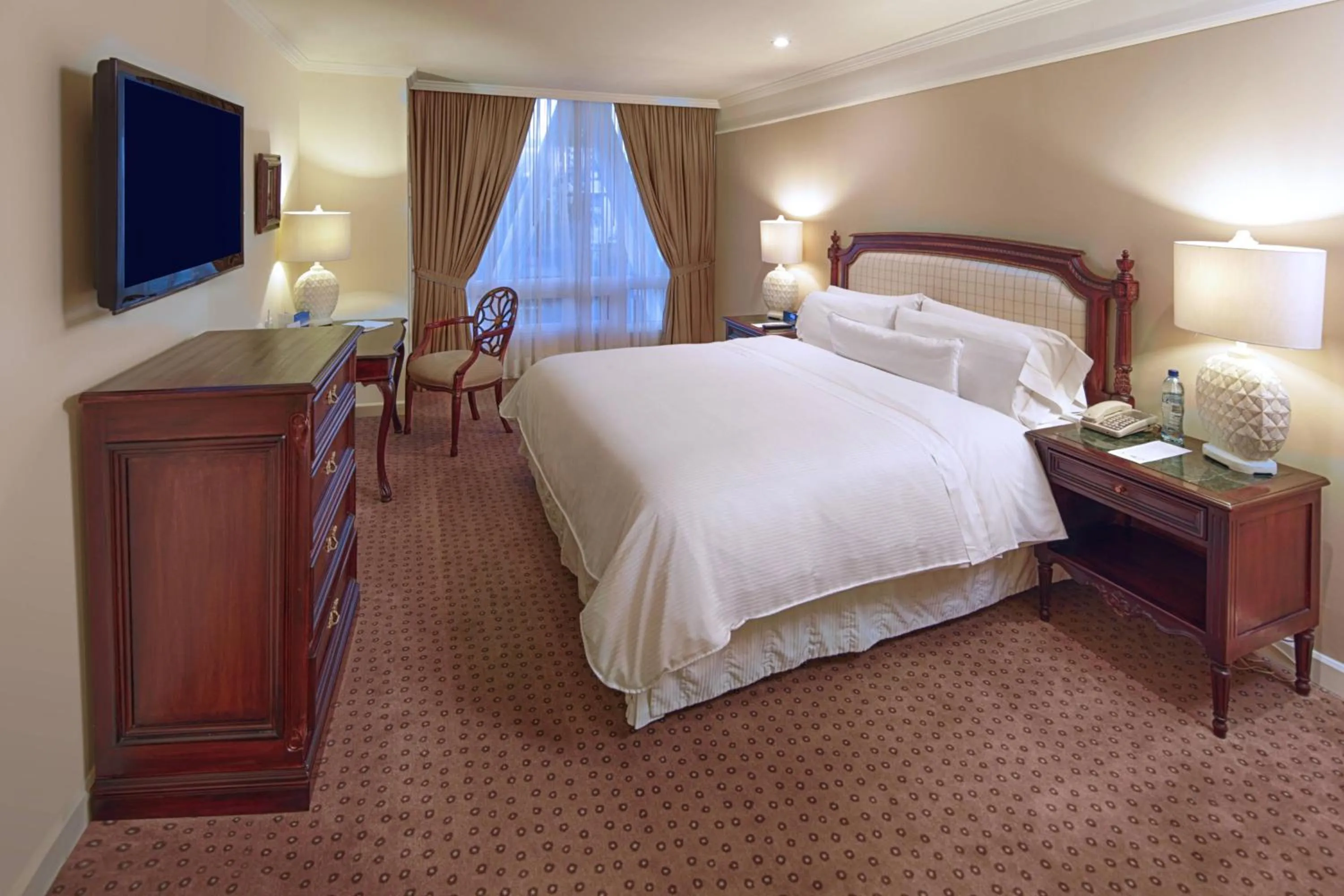 Photo of the whole room, Bed in The Westin Camino Real, Guatemala