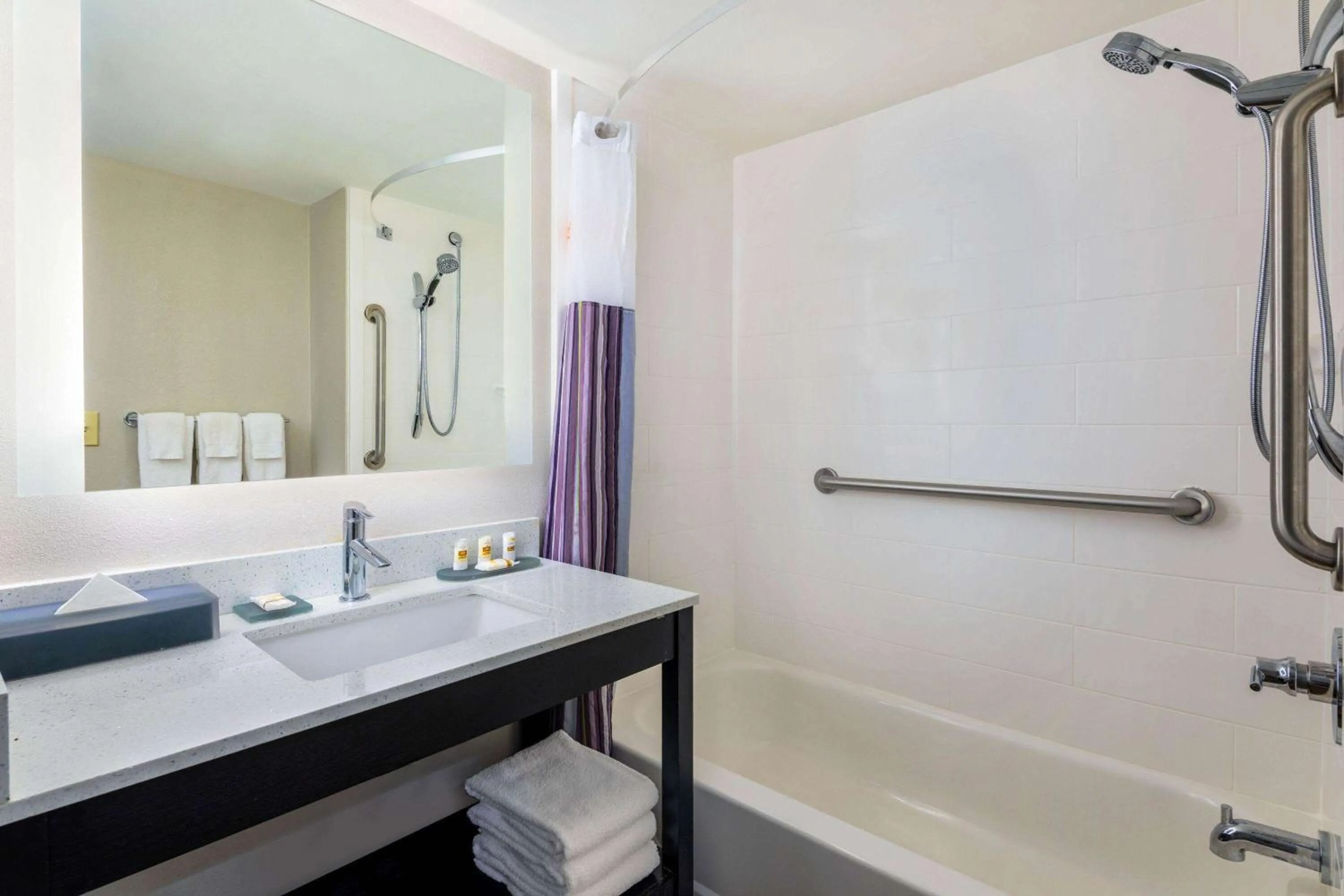 Bathroom in La Quinta by Wyndham Kennesaw