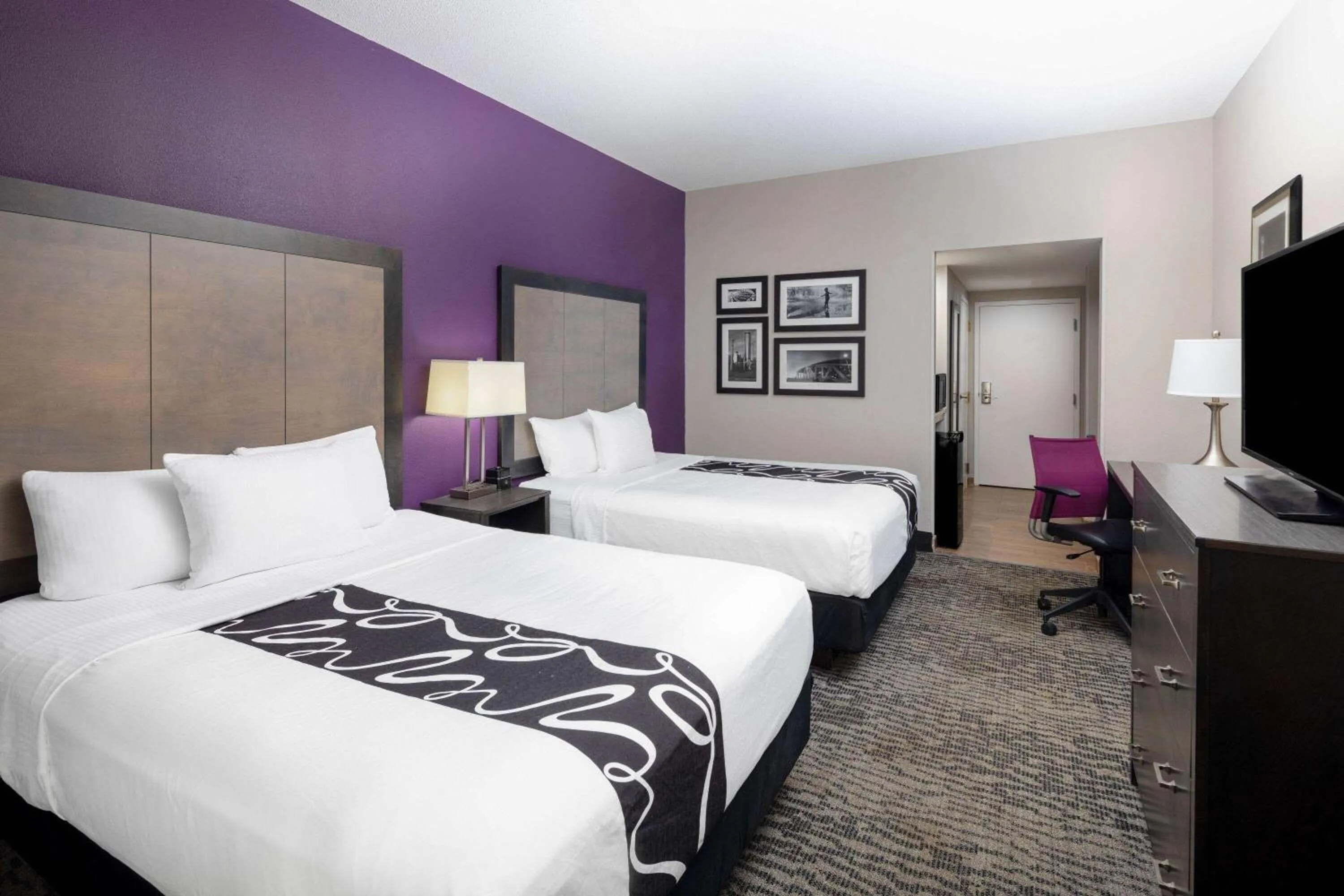 Photo of the whole room, Bed in La Quinta by Wyndham Kennesaw