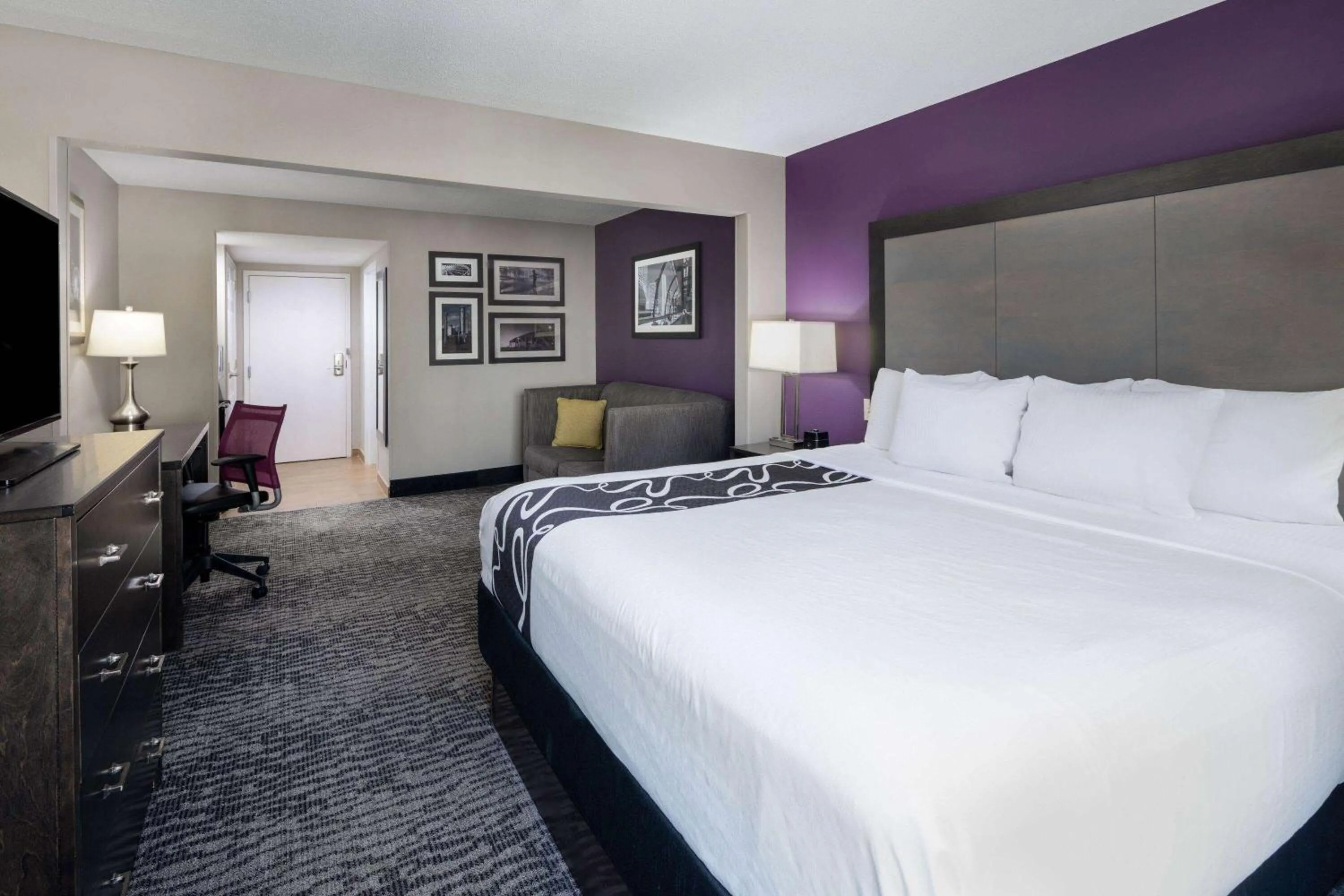 Photo of the whole room, Bed in La Quinta by Wyndham Kennesaw